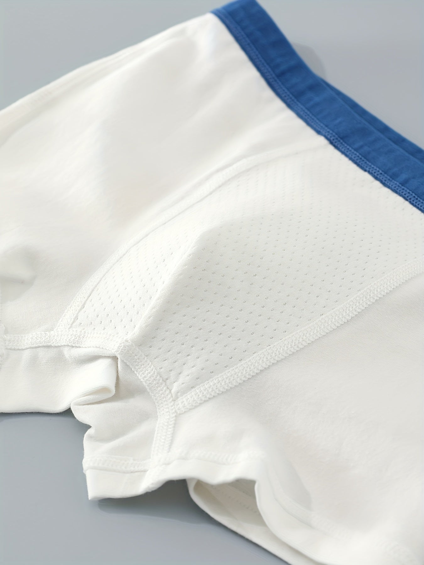 Yigitlar uchun paxta boxerlar to'plami 4 ta, ko'k va oq ranglarda multfilm ekskavator va transport vositalari naqshlari bilan