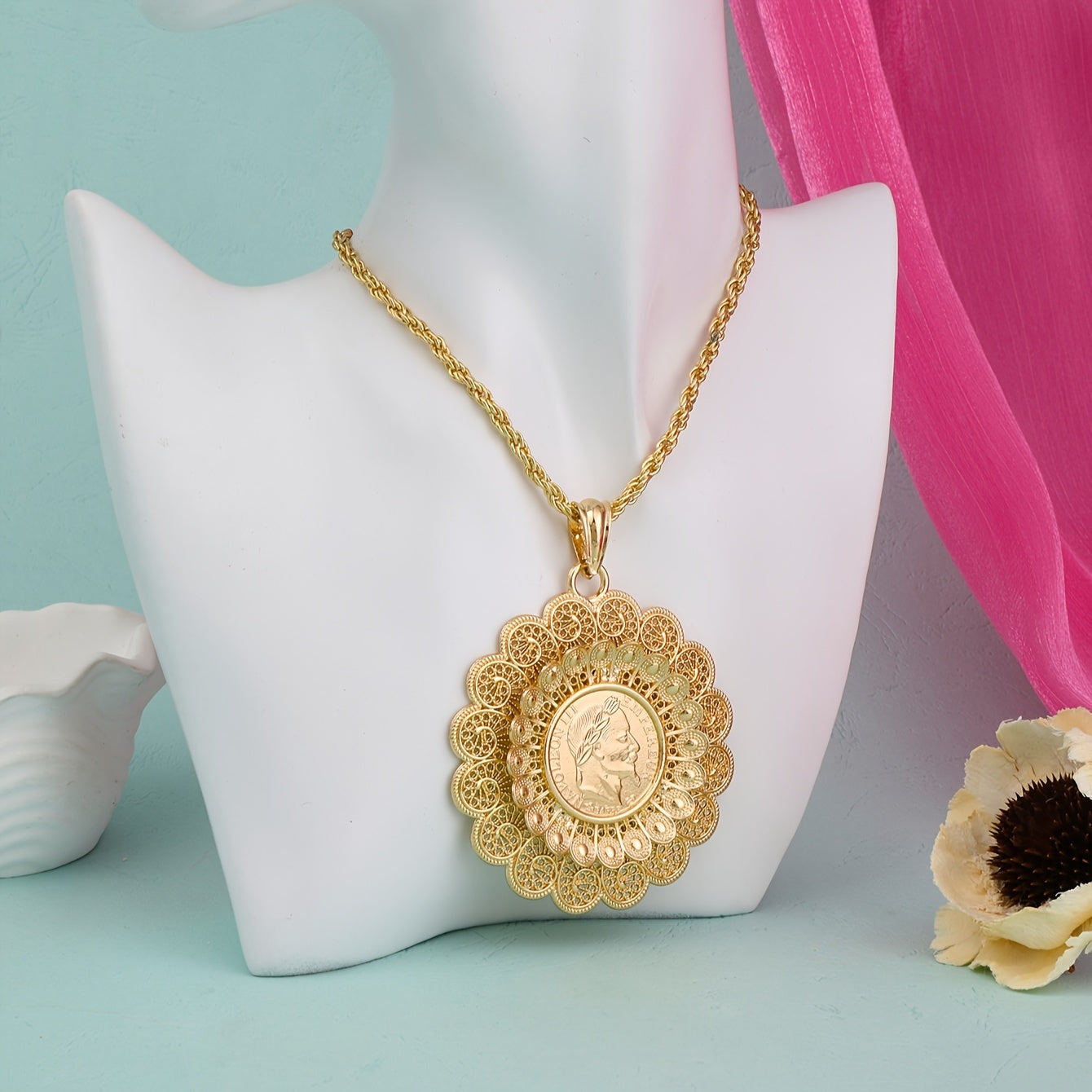 Adjustable Gold Zinc Alloy Necklace with Round Flower Pendant for Women