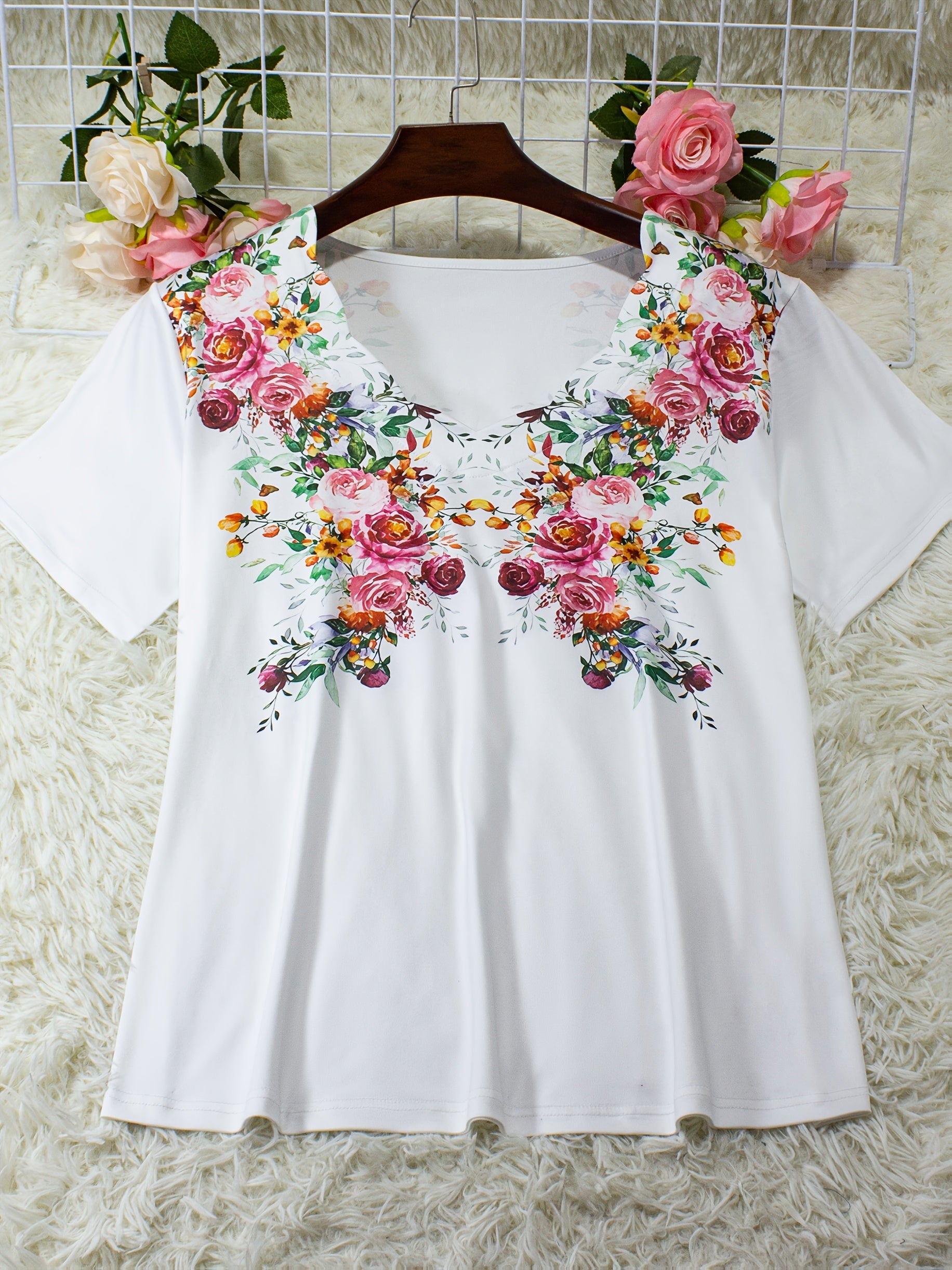 Women’s Floral V-Neck T-Shirt Summer Short Sleeve Plus Size Polyester
