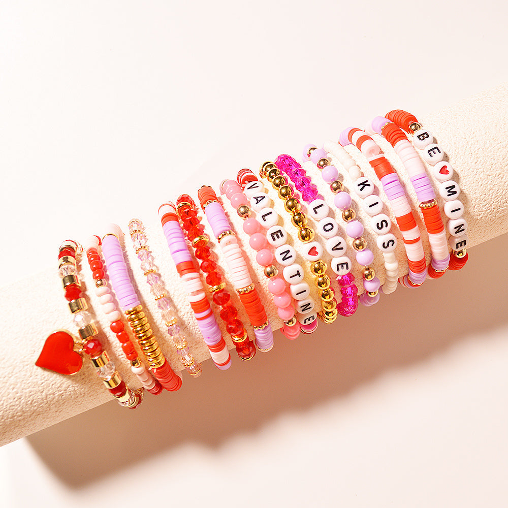 Polymer loydan tayyorlangan Sevgi kuni bilaguzuklar to'plami, 16 dona sexy uslubda, sevgi va do'stlikni ifodalash uchun mukammal. Ushbu marjonli zargarlik ayollar uchun har kuni yoki maxsus bayram tadbirlari uchun ideal. Bu ' uchun mukammal sovg'a