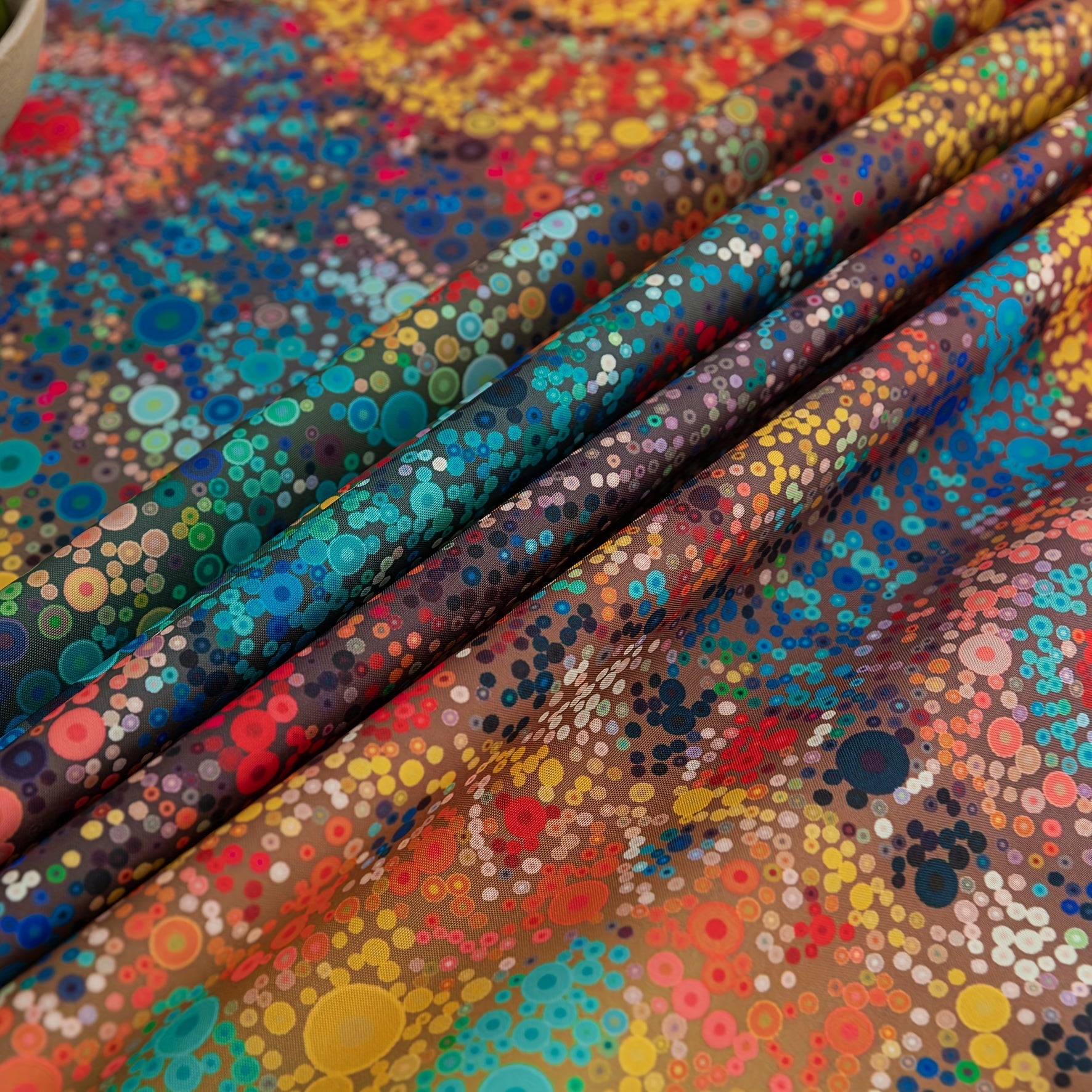 Qo'l bilan tayyorlangan qizil flax mato stol usti, tassellari bilan - jonli raqamli bosma, mustahkam, parvarish qilish oson. To'planganlar, ovqatlar va bayramlar uchun mukammal.