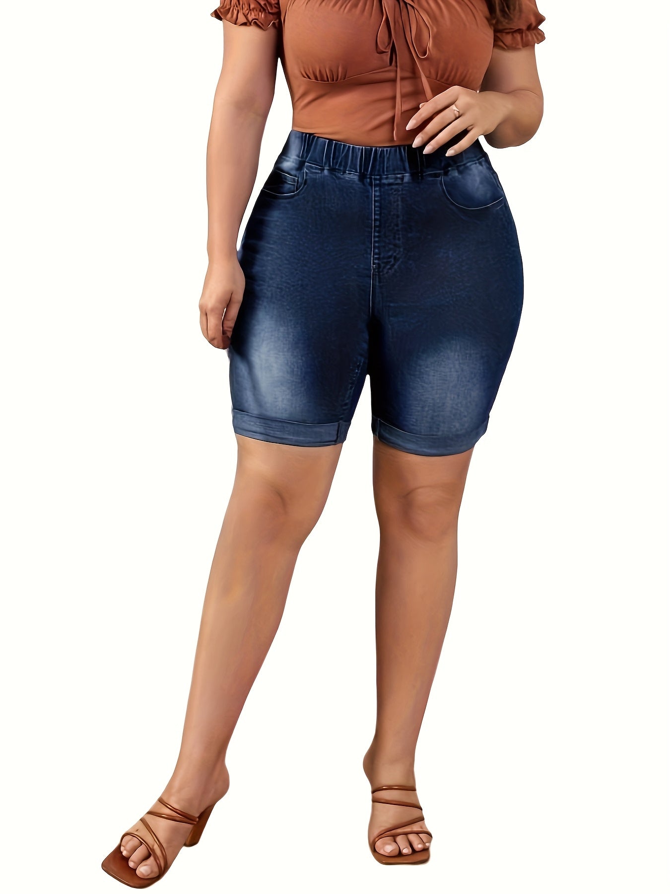 Ayollar uchun kengaytirilgan o'lchamli kengroq denim shortlar, qorong'i ko'k yuvish, o'rta balandlikdagi qovurg'a, burilgan bo'yinli qism