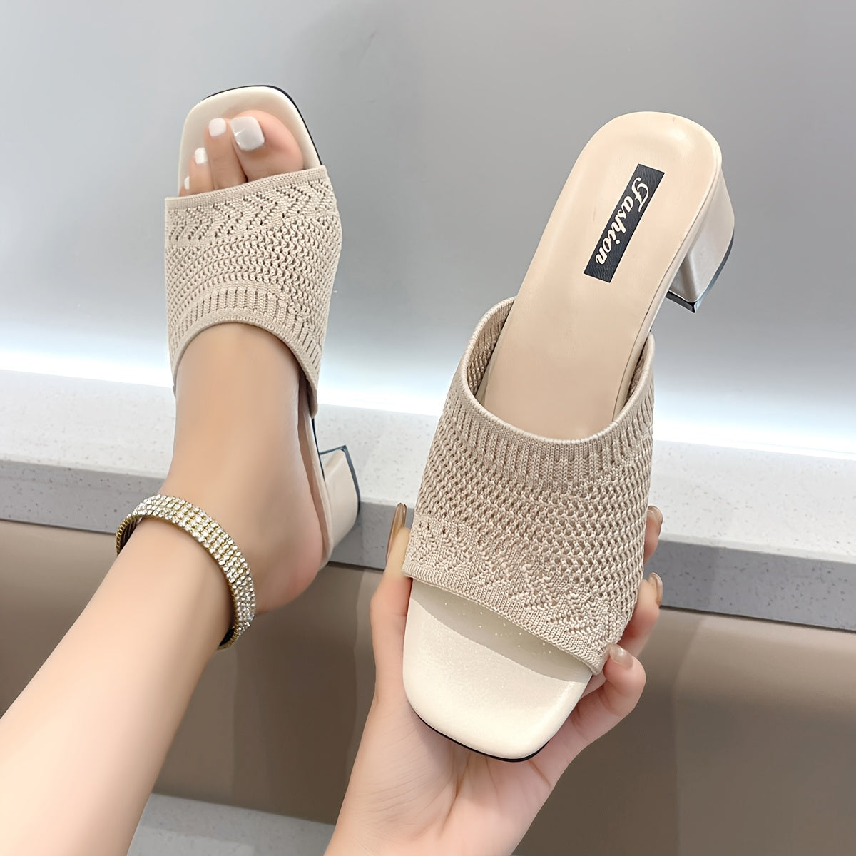 Ayollar uchun ko'p rangli to'qilgan kengaytirilgan sandalki och oyoqli yopilmaydigan yozgi poyabzal