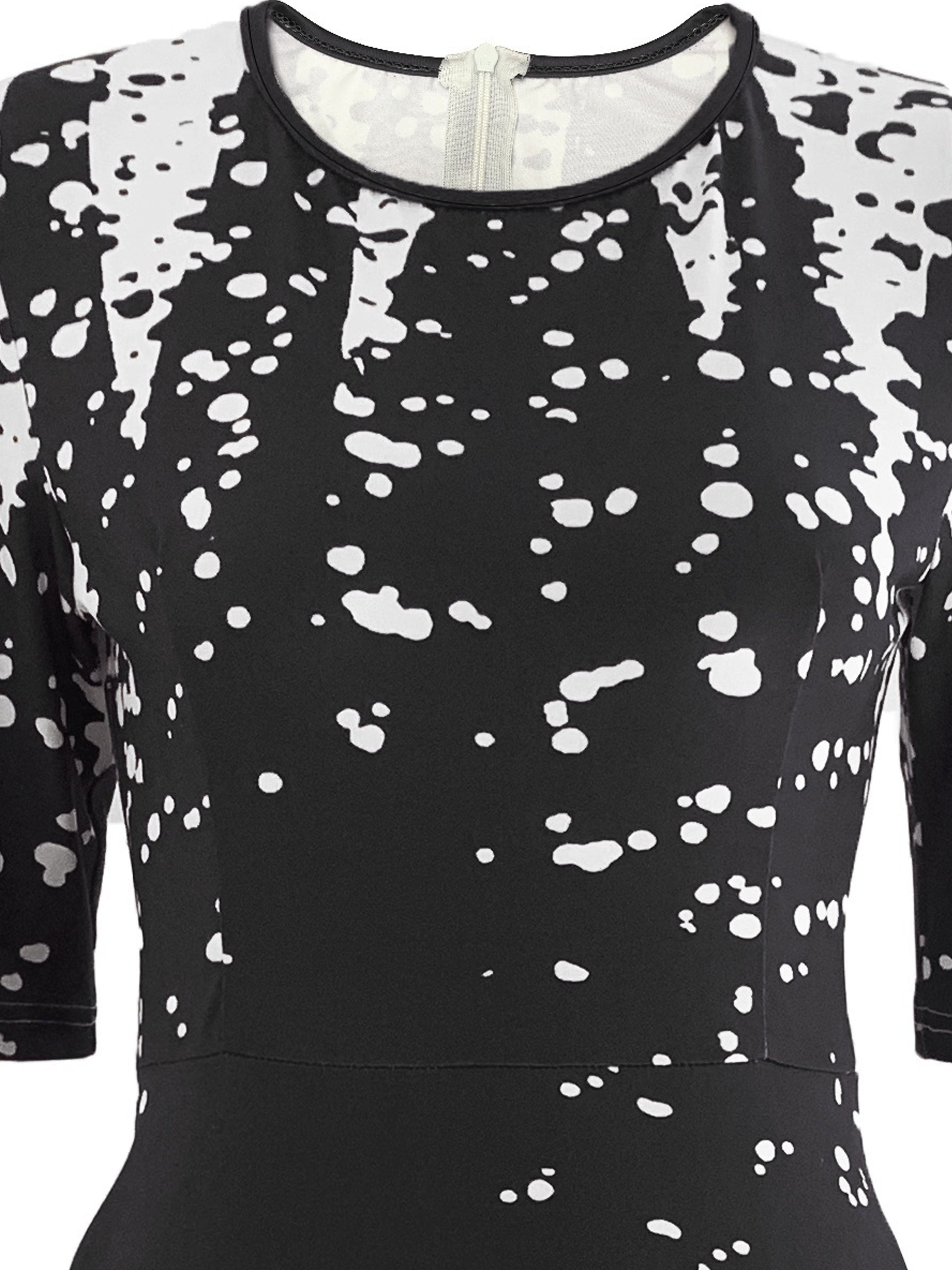 Классическое макси-платье в черно-белый горошек для женщин, с круглым вырезом, длинными рукавами и силуэтом А-силуэта. Изготовлено из эластичного полиэстерового смеси и подходит для машинной стирки.