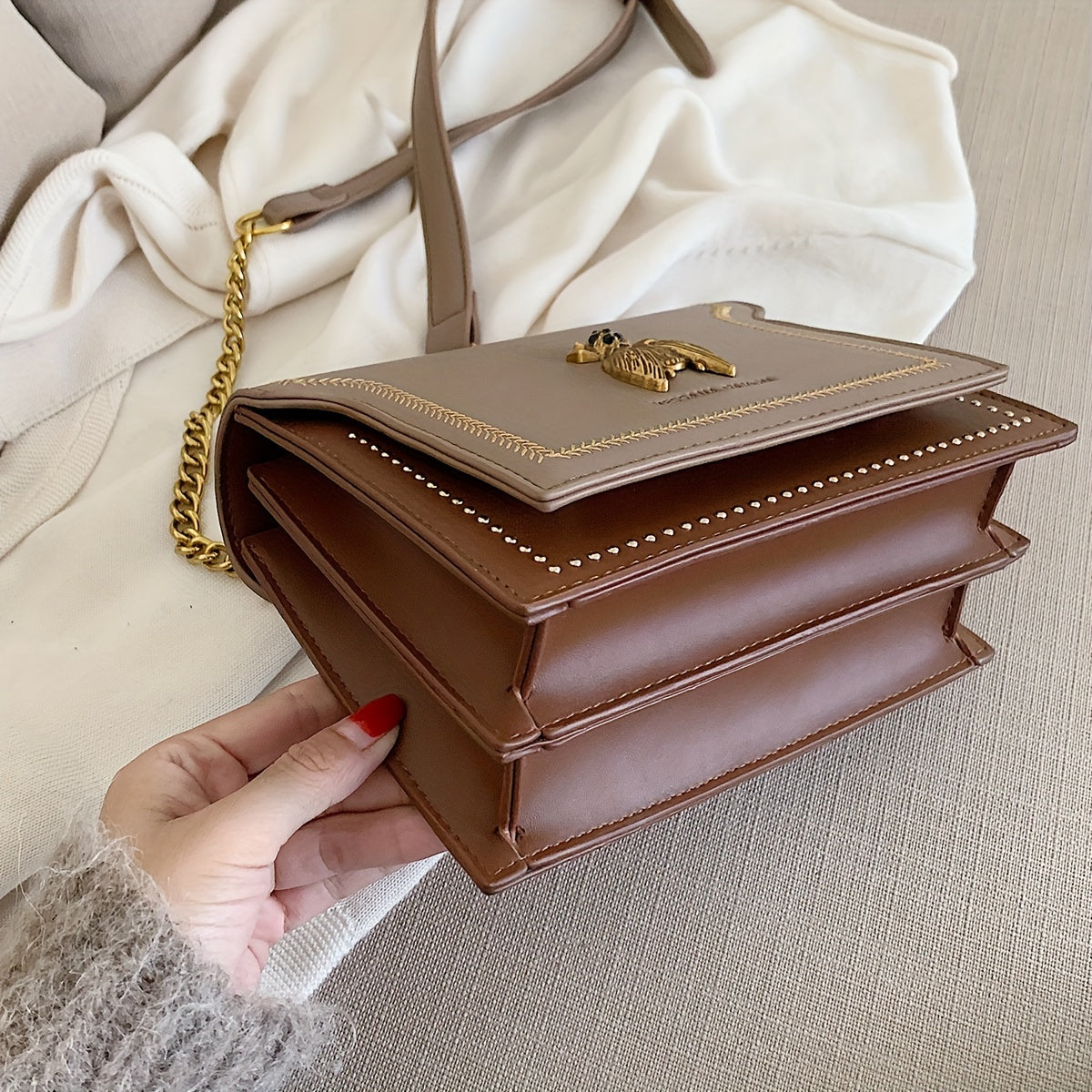 Bolso de mujer vintage con decoraciones de abejas, cadena, solapa con remaches, bandolera de PU