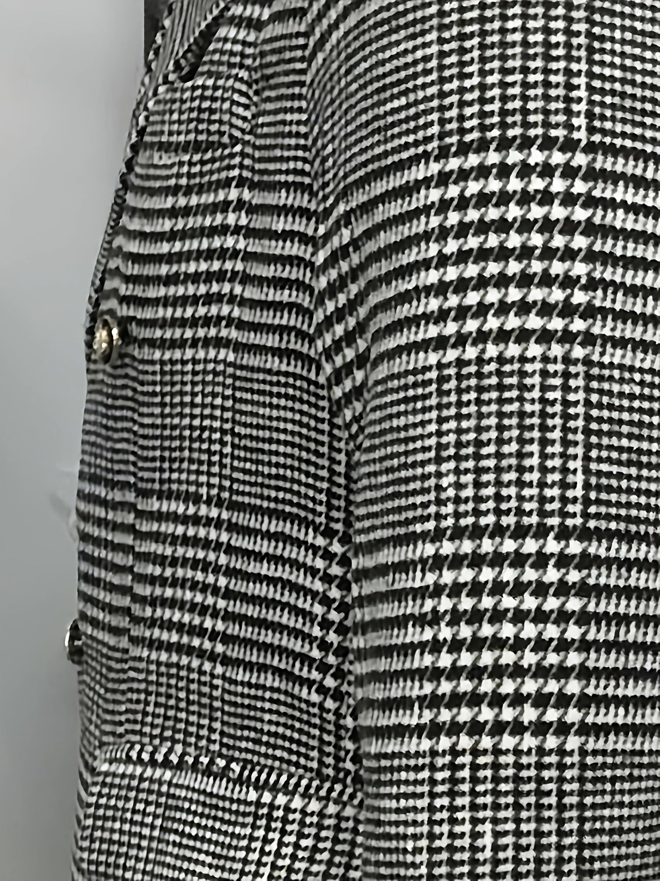 Erkaklar uchun mashinada yuviladigan katta o'lchamdagi houndstooth blazer, ikki qatorli cho'zilgan yaka bilan, norasmiydan biznes uslubigacha mos, prom va rasmiy tadbirlar uchun ideal.