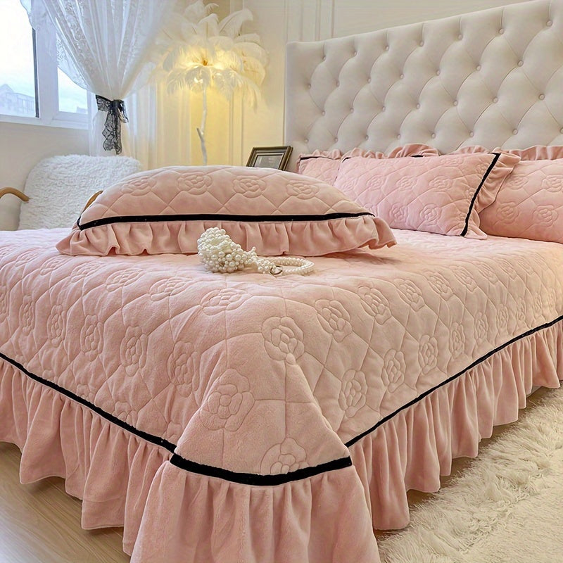 Ultra-Soft Milk Velvet Quilted Bedspread with Lace Detailing Hypoallergenic Breathable Solid Color Black Piping