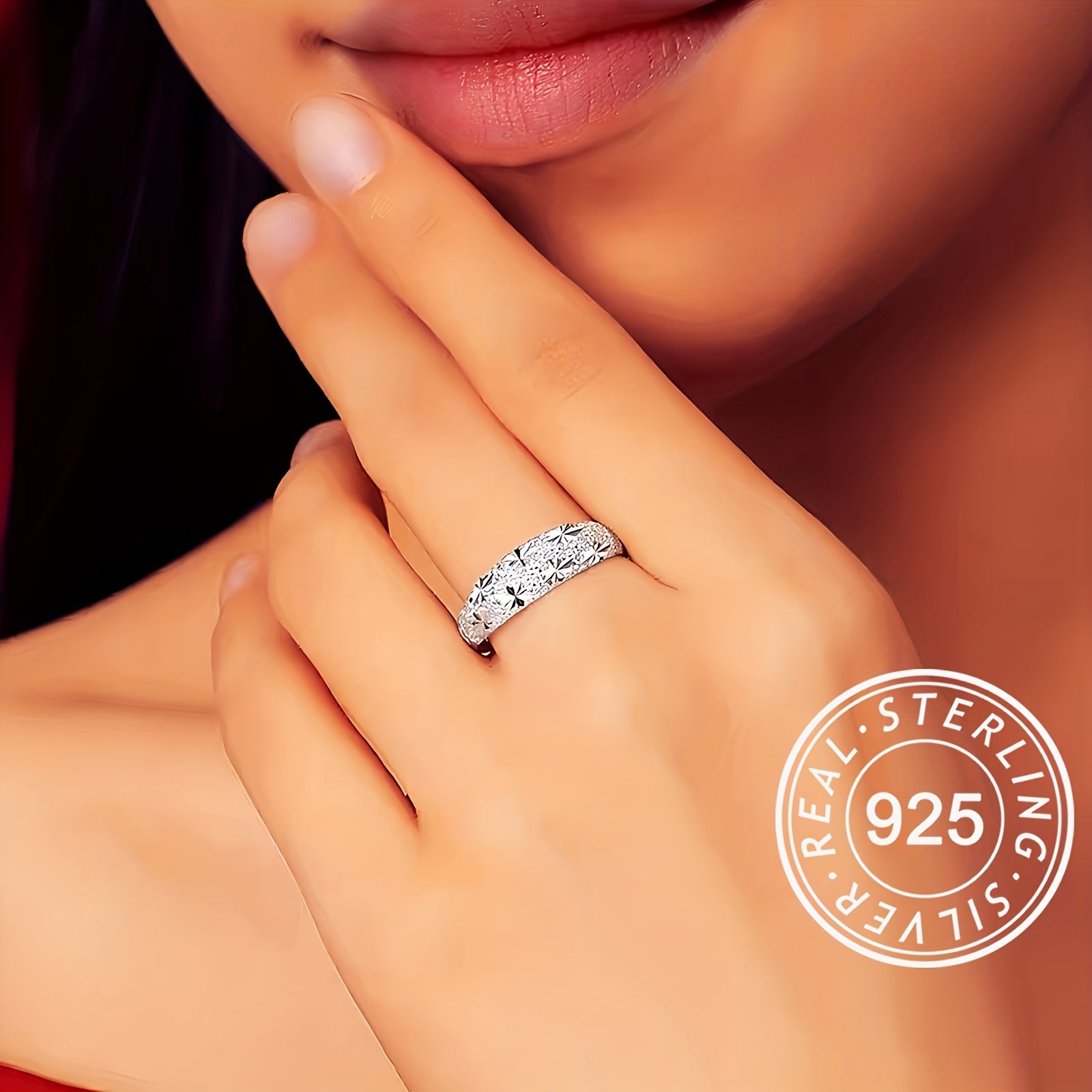 Geometrik o'yma bilan bezatilgan sterling kumush halqa, erkaklar va ayollar uchun mos. Ushbu sozlanadigan halqa yuqori sifatli bo'lib, og'irligi 2.4g yoki 0.08oz.