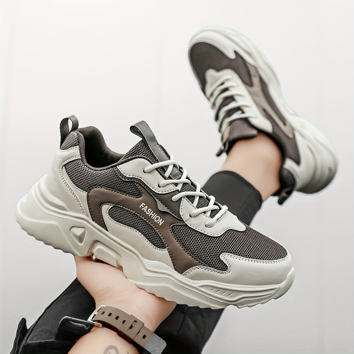 Men's Black and White Gradient Laser Pattern Sneakers Breathable Mesh Low-Top Casual Running Shoes