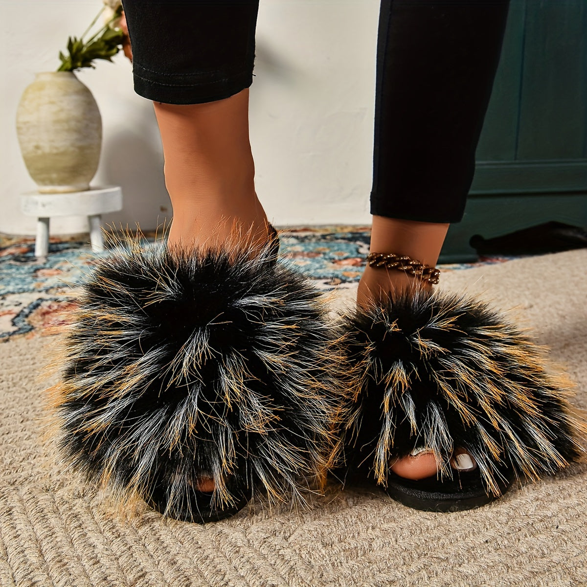 Ayollar uchun mo'ljallangan mo'rt faux junli slaydlar ichki choyshablar, sirpanmaydigan TPR, yozgi