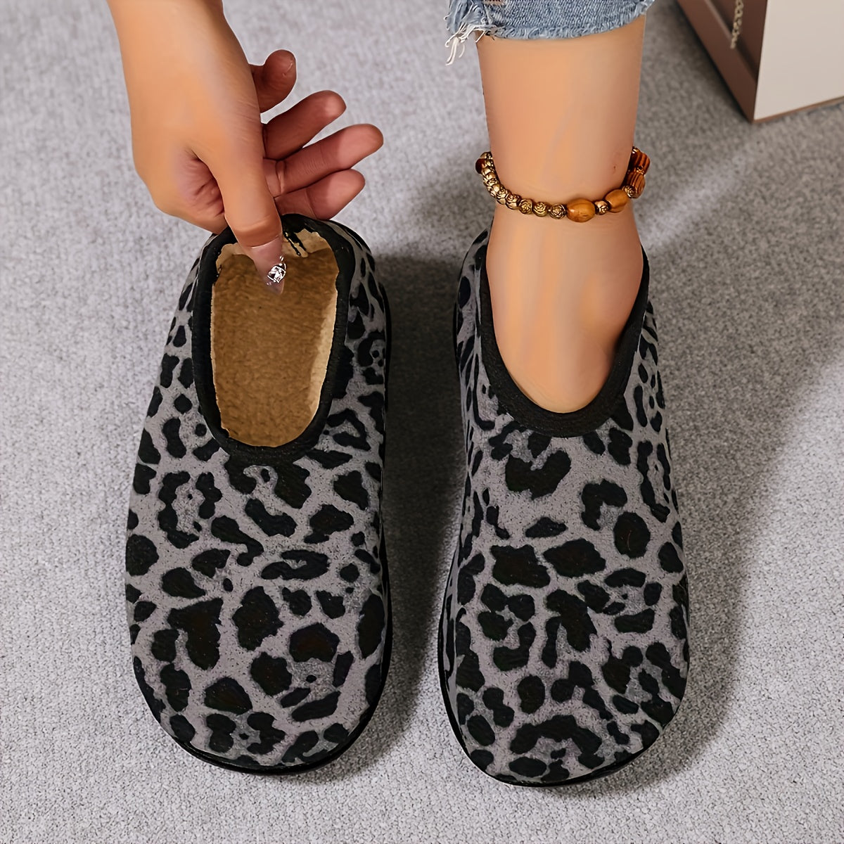 Women's Slip-On Slippers Soft Plush Lining Indoor House Shoes