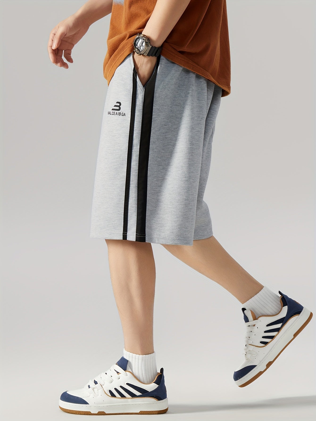 Katta o'lchamdagi erkaklar uchun tasodifiy shortlar - geometrik naqshga ega, polyester va elastan aralashmasidan tayyorlangan, tez quriydigan va keng kesimli basketbol shortlari, mashinada yuvish mumkin.