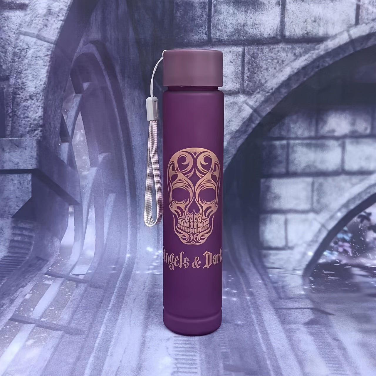 Halloween qurbongoh suvi stakanlari to'plami 3 ta oqmas sport suv shishasini, solgich va vaqt belgisini o'z ichiga oladi. Ofis, maktab, sport zali va ochiq havoda faoliyatlar uchun ideal. Halloween bezaklari yoki bayram sovg'asi uchun mukammal.