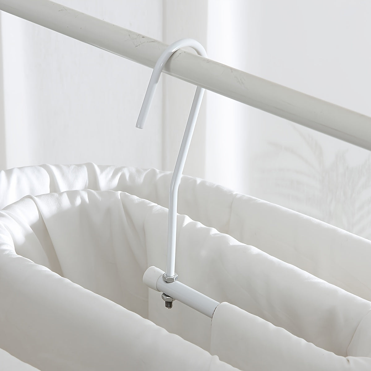 Metal Spiral Clothes Drying Rack with 360-Degree Rotation for Bed Sheets and Quilts