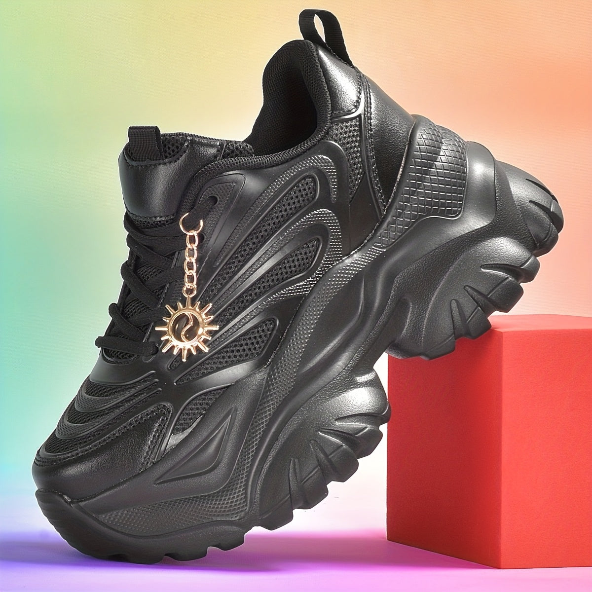 Модные женские кроссовки с дышащей сеткой, EVA подошвой, нескользящей платформой на каблуке, увеличением роста на 6 см и верхом и внутренней частью из однотонной ткани.