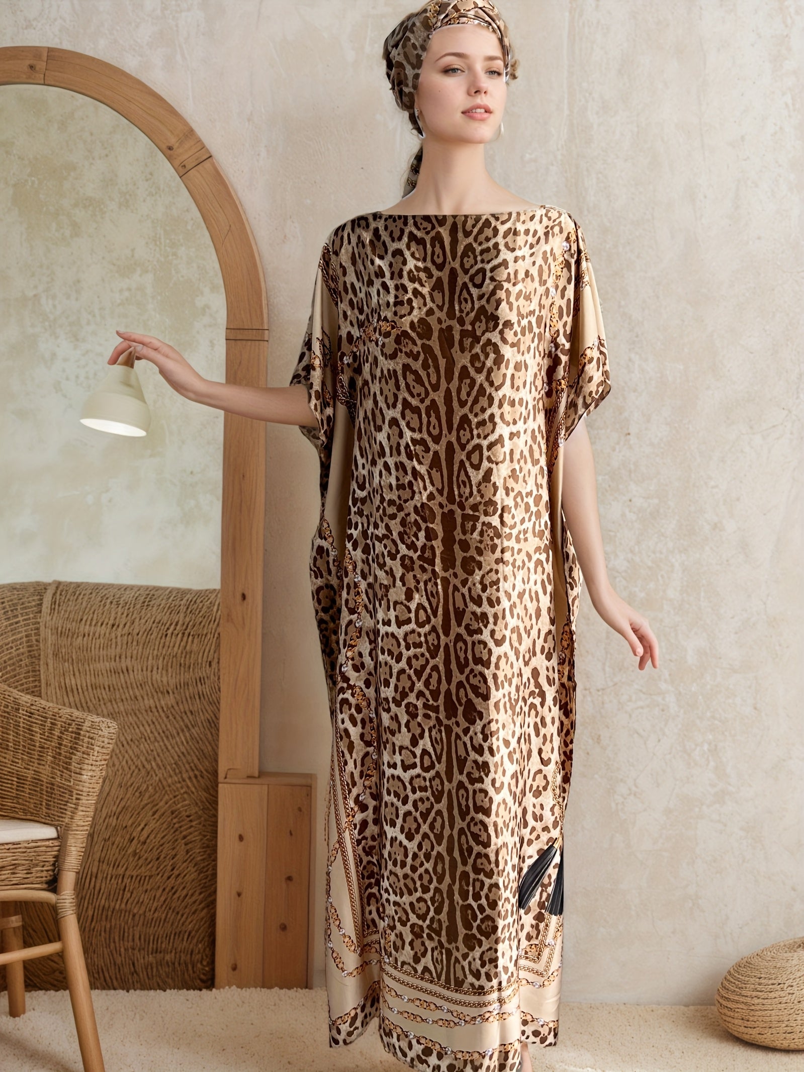 Ayollar uchun katta o'lchamli ikki rangli leopard bosimi bilan turk kaftan kiyi va sharf
