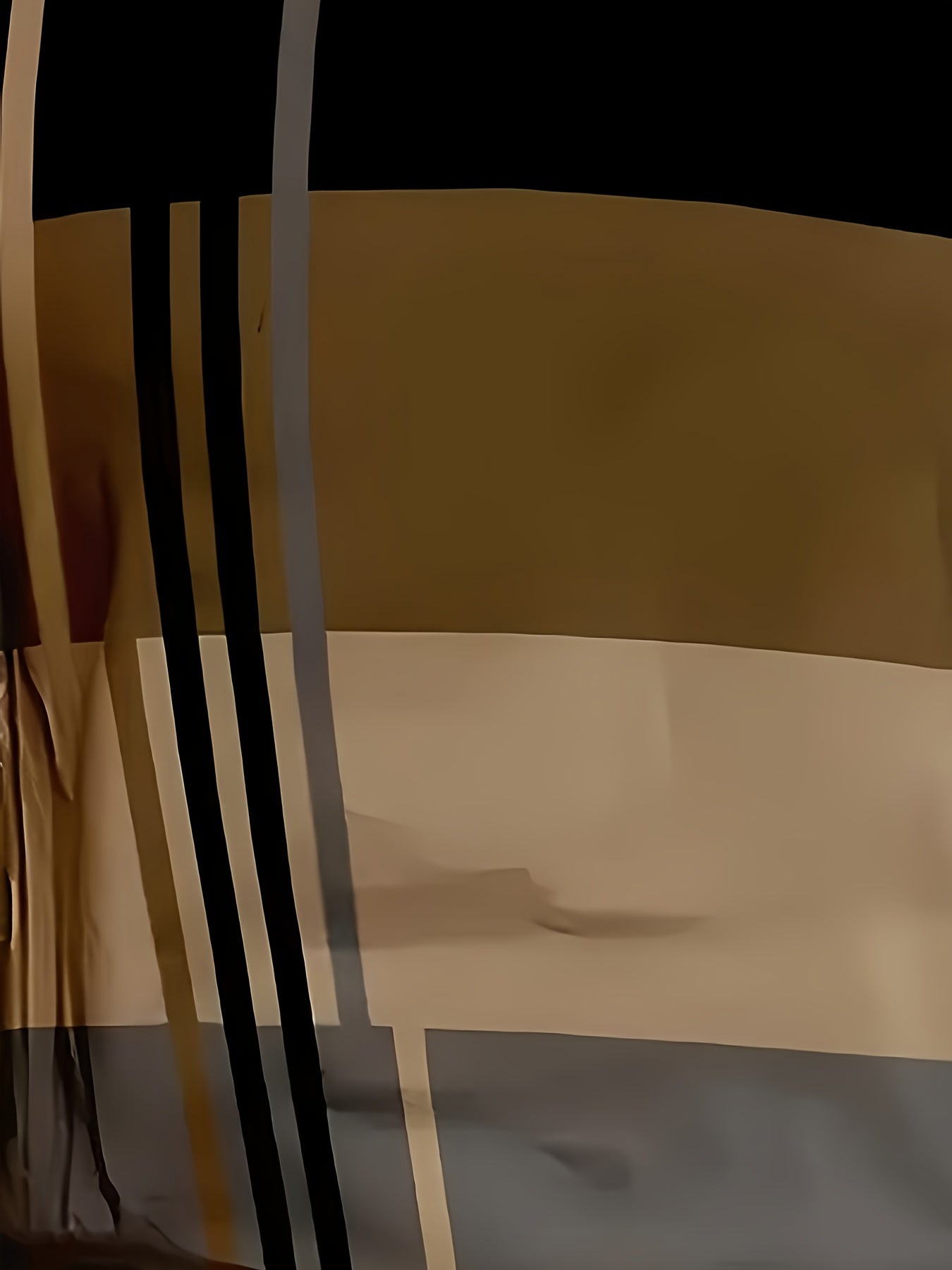 Erkaklar uchun qulay, tez quriydigan sport futbolkasi