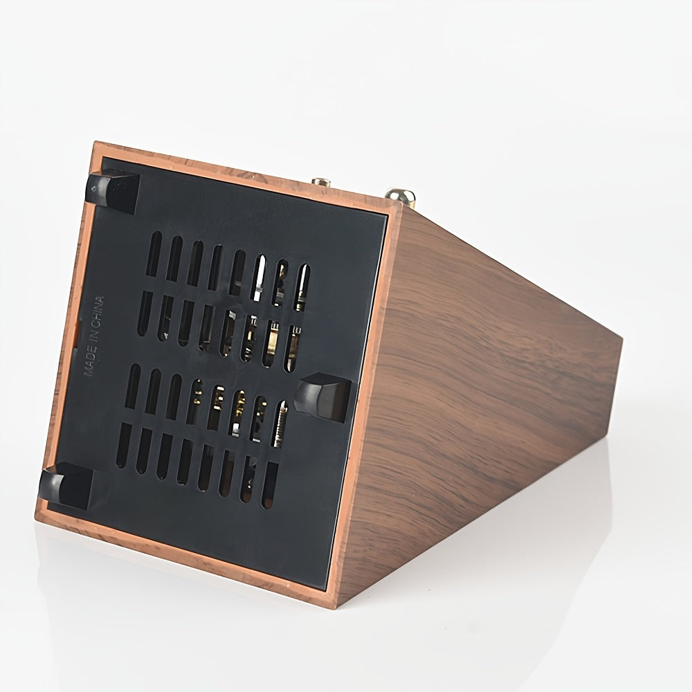 Uch rangli va toza mis mexanizmi bilan ta'minlangan minorali metronom, turli asboblar uchun mo'ljallangan va boshlovchilar uchun mos keladi, bu esa uni maxsus tadbirlarda musiqa ixlosmandlari uchun ajoyib sovg'a qiladi.