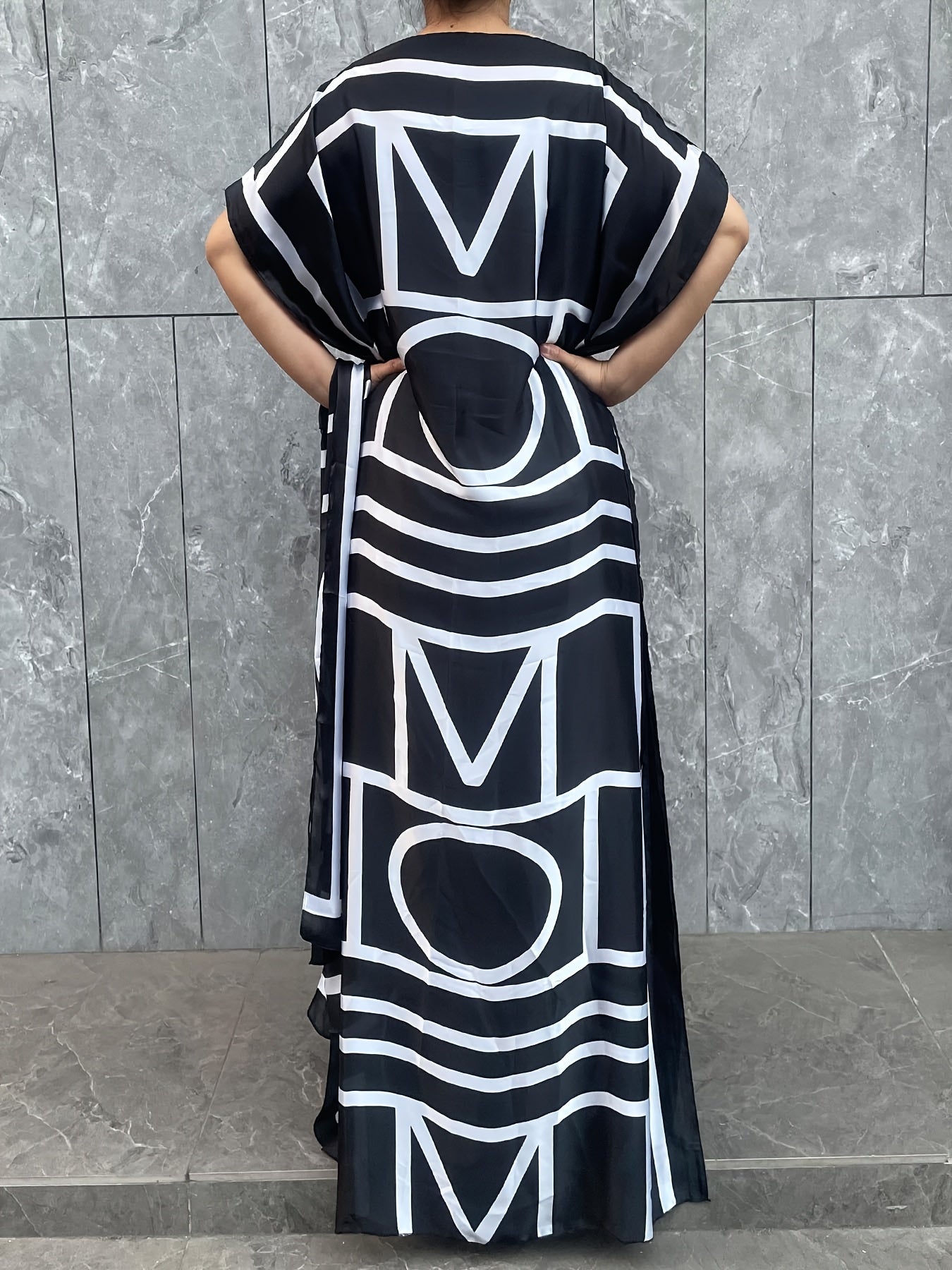 Plus Size Geometric Print Maxi Dress - Flattering Crew Neck Short Sleeves