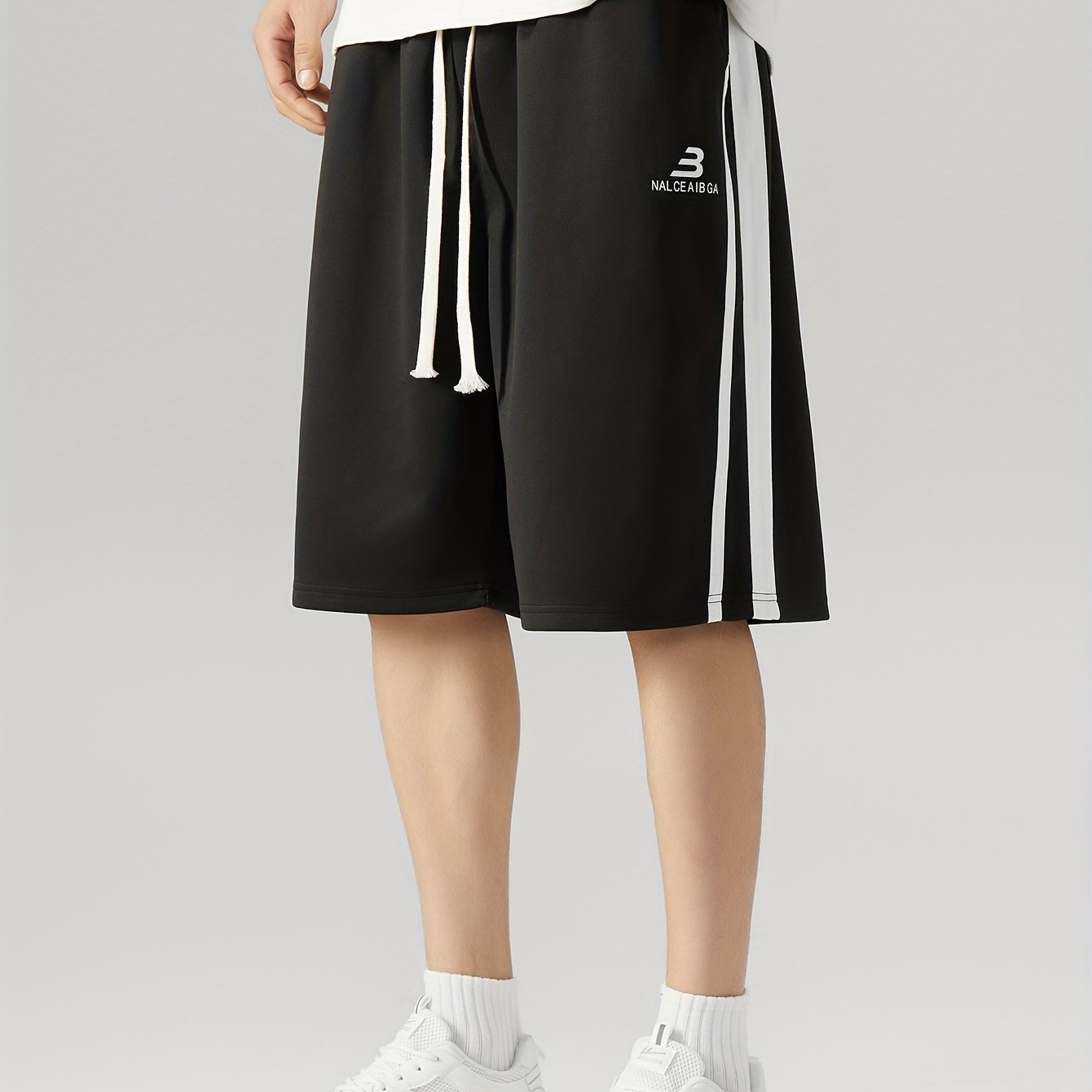 Katta o'lchamdagi erkaklar uchun tasodifiy shortlar - geometrik naqshga ega, polyester va elastan aralashmasidan tayyorlangan, tez quriydigan va keng kesimli basketbol shortlari, mashinada yuvish mumkin.