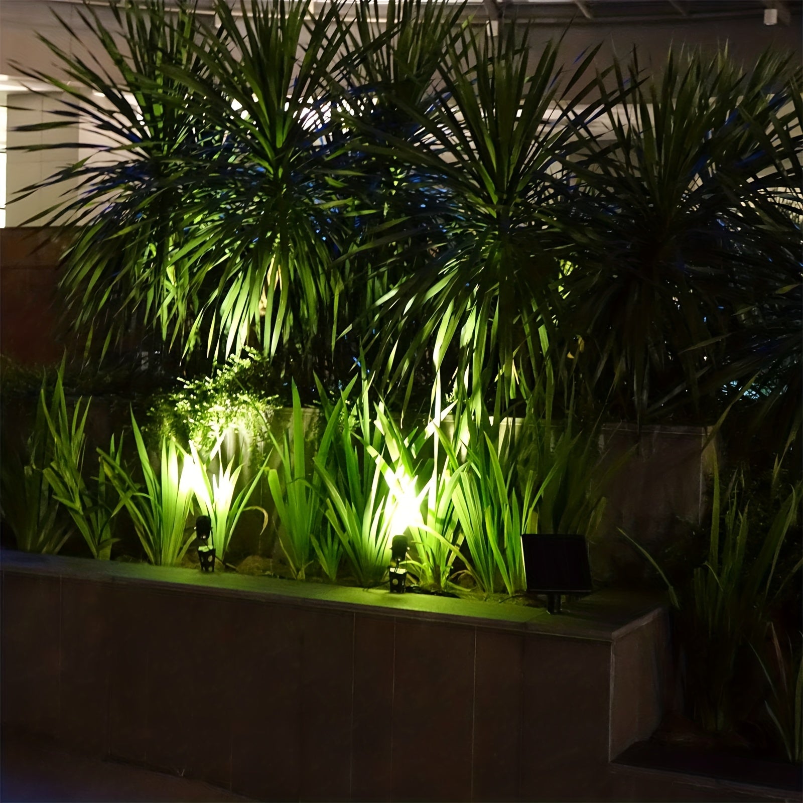 1 dona MII-PWR quyosh yoritgichi, teginish nazorati bilan, iliq oq yorug'lik, alyuminiy konstruktsiya, yarim flush montaj, kukun bilan qoplangan tugatish, akril lampochka soyasi, 2500mAh batareya bilan quyosh energiyasi bilan zaryadlanadi.