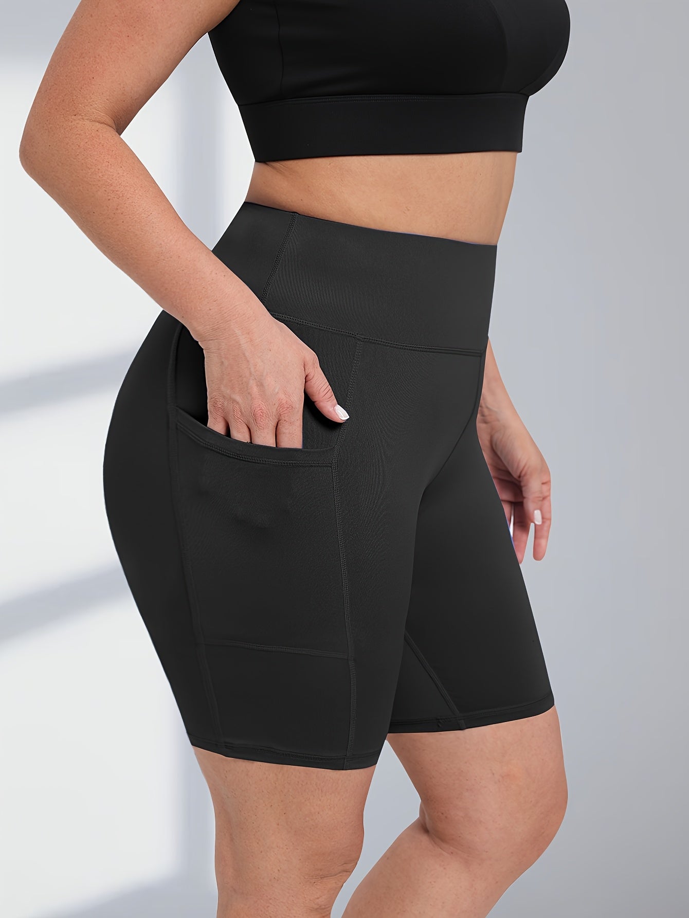 Plus Size High-Waisted Yoga Shorts Breathable Workout Leggings with Pockets