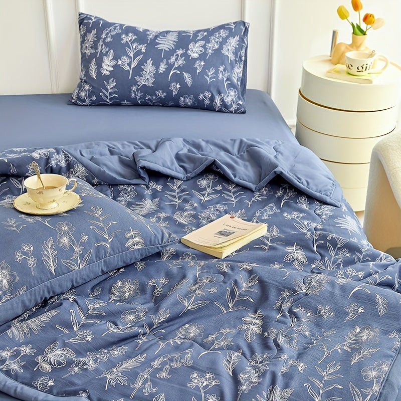 Комплект летнего тонкого одеяла включает 1 одеяло и 1-2 наволочки, изготовленные из мягкого и дышащего 100% высококачественного микрофибры. Простыня или вставка для подушки не включены.