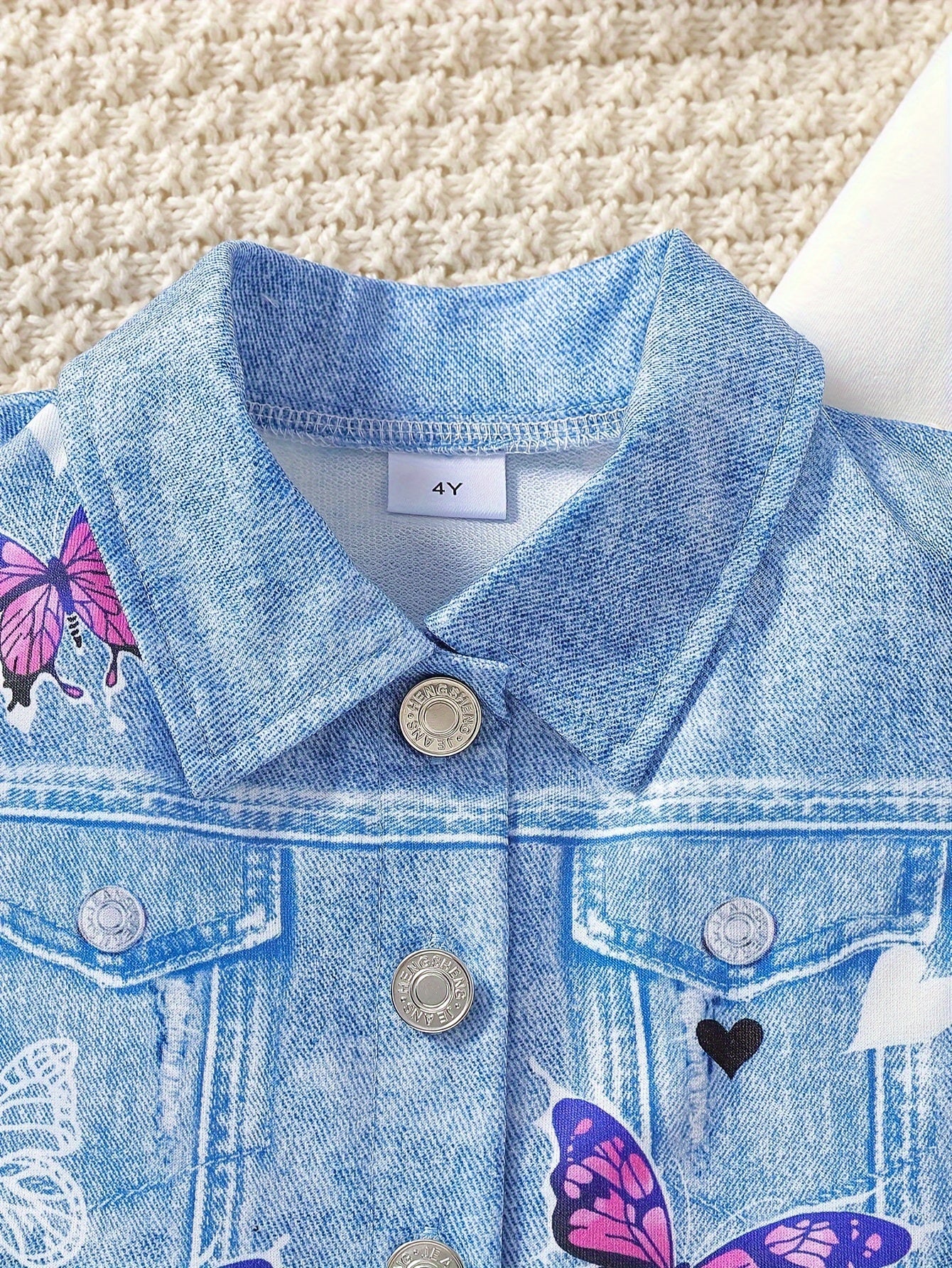 Девочковый комплект из 3 предметов с топом с бабочками, джинсовым жилетом и повседневными брюками для весны и осени