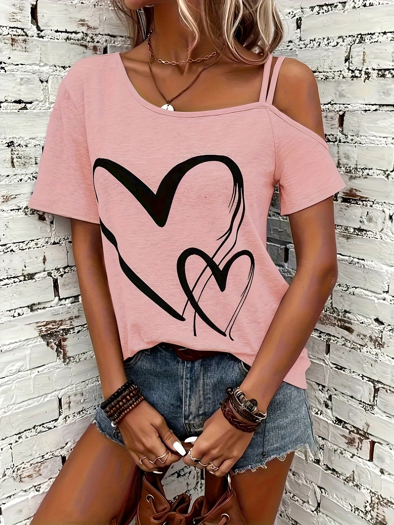 Blusa asimétrica de manga corta con estampado de corazones y hombros fríos para mujer