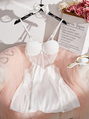 Orqa qismi ochiq, ipli yengli dantel tunika: ayollar uchun jozibali ichki kiyim.