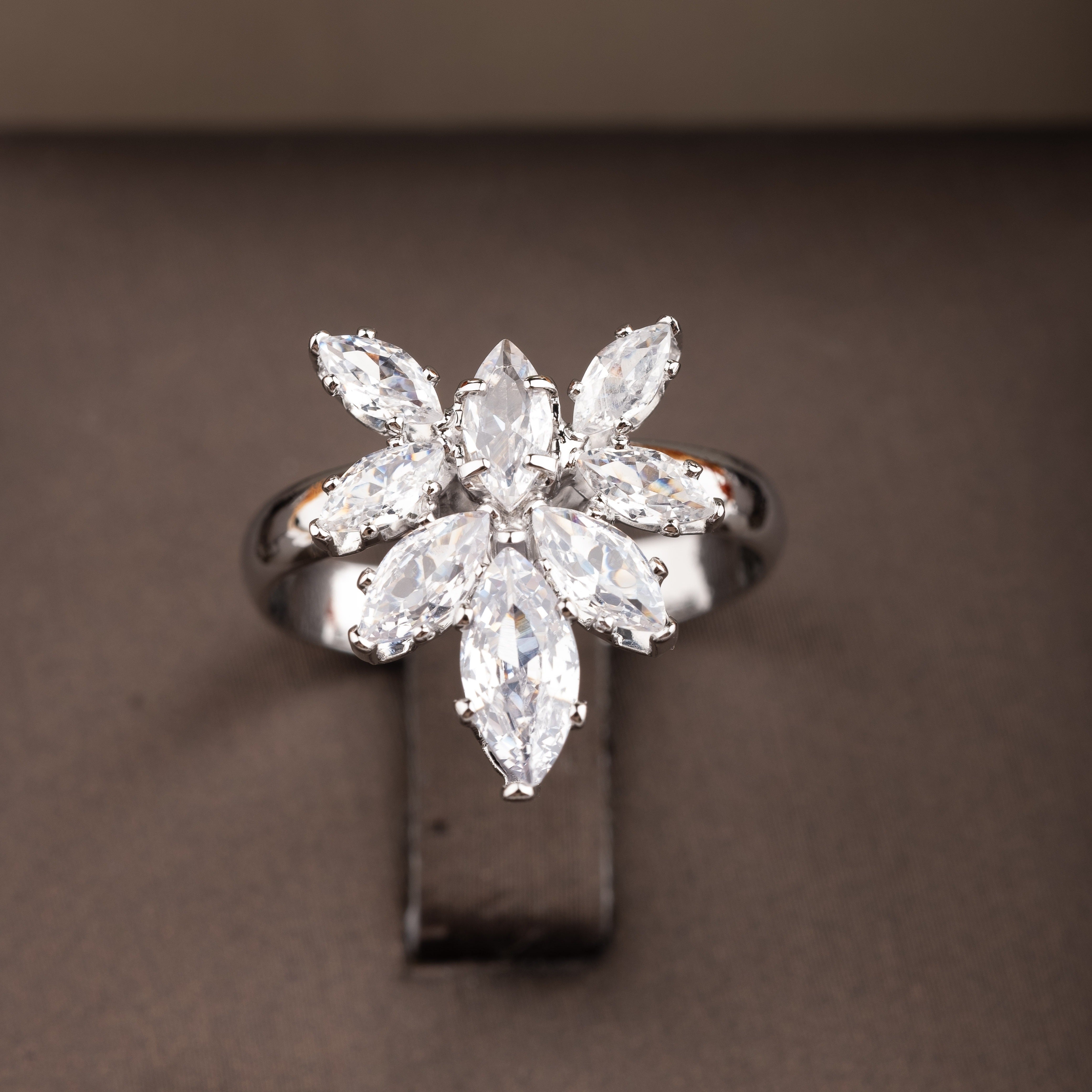 Women's Jewelry Set with Cubic Zirconia Leaf Design Necklace Earrings Ring Bracelet for Weddings and Galas