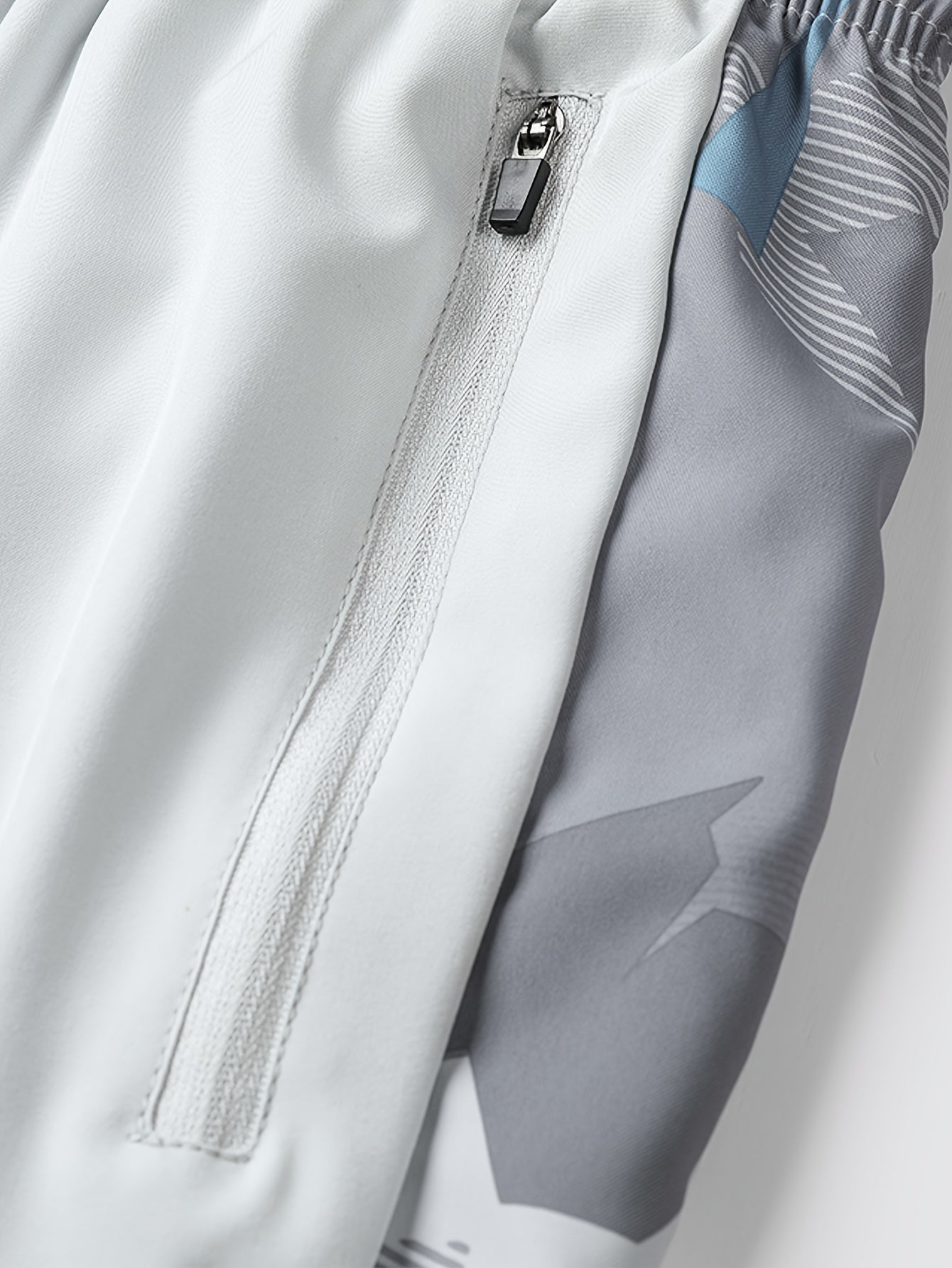 Men's Camo Long Sleeve Hooded Sports Outfit with Casual Pants