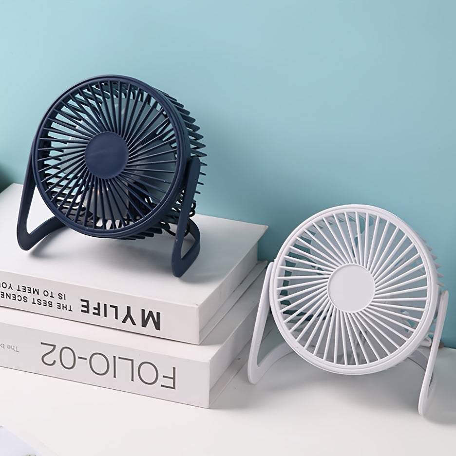 Портативный USB настольный вентилятор с регулируемой скоростью темно-синего цвета идеально подходит для использования в офисе, общежитии или дома. Предлагает несколько вариантов питания и может быть размещен гибко.
