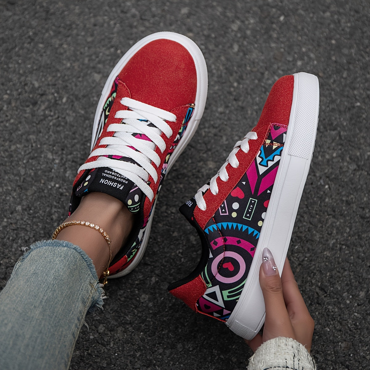 Women's Casual Skate Shoes Lightweight Anti-Slip Fabric Geometric Pattern for Outdoor and Daily Wear