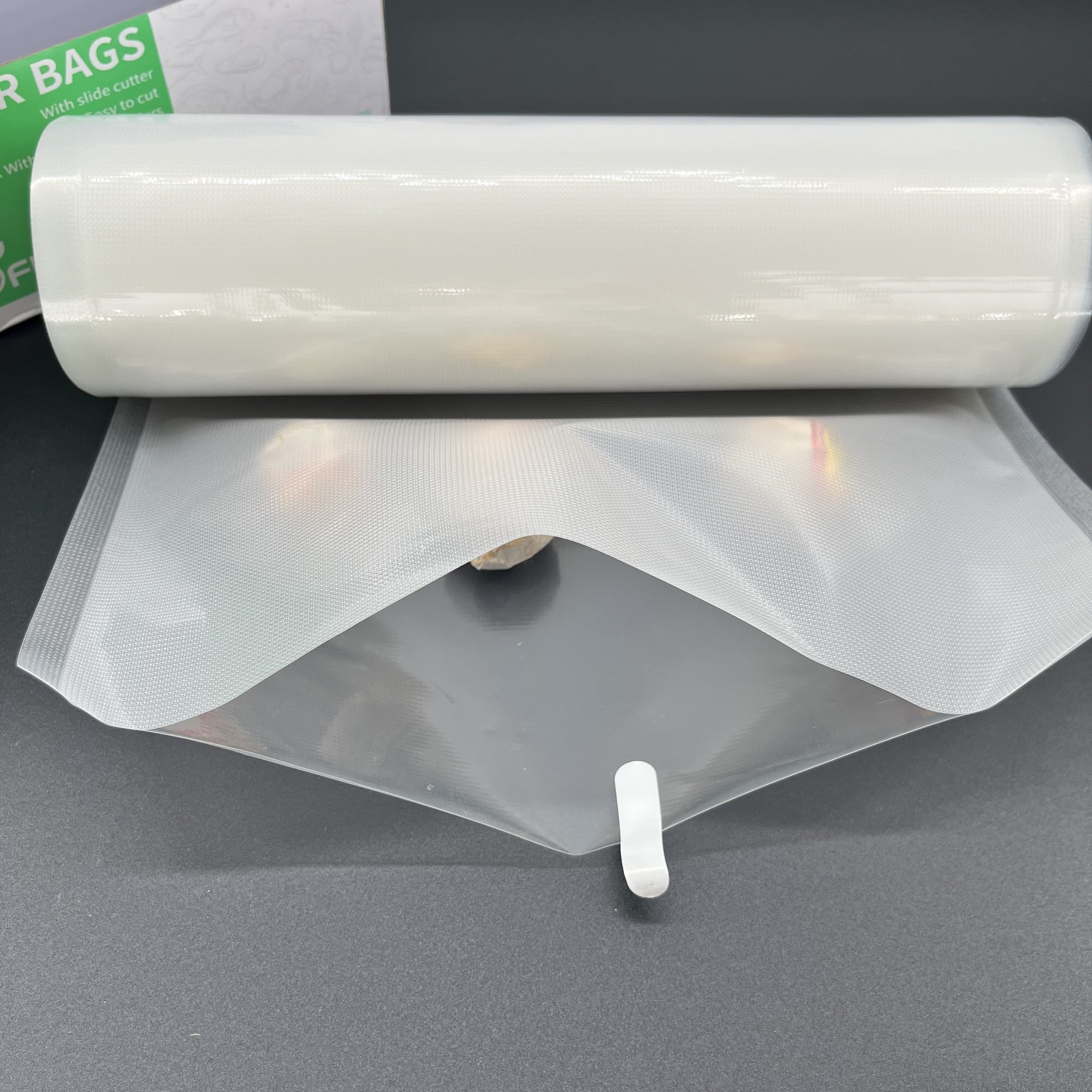 Vakuum yopishqoq sumkalar ruloni kesgich bilan 28x1500cm oziq-ovqat saqlash uchun mustahkam shaffof