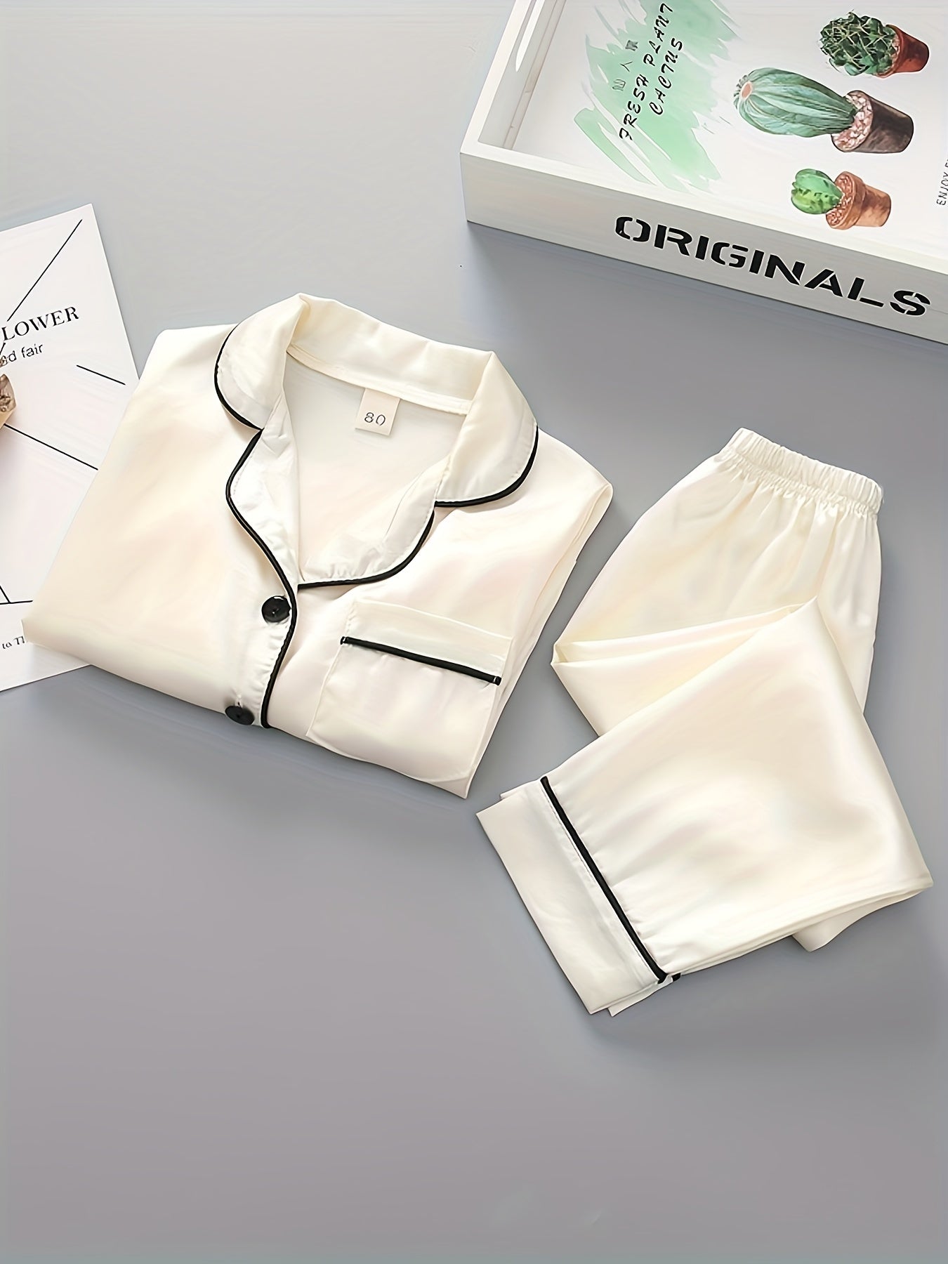 Conjunto de pijama de manga larga para niños, color sólido, poliéster, con cuello de solapa, botones en la parte delantera, ajuste regular para primavera y otoño