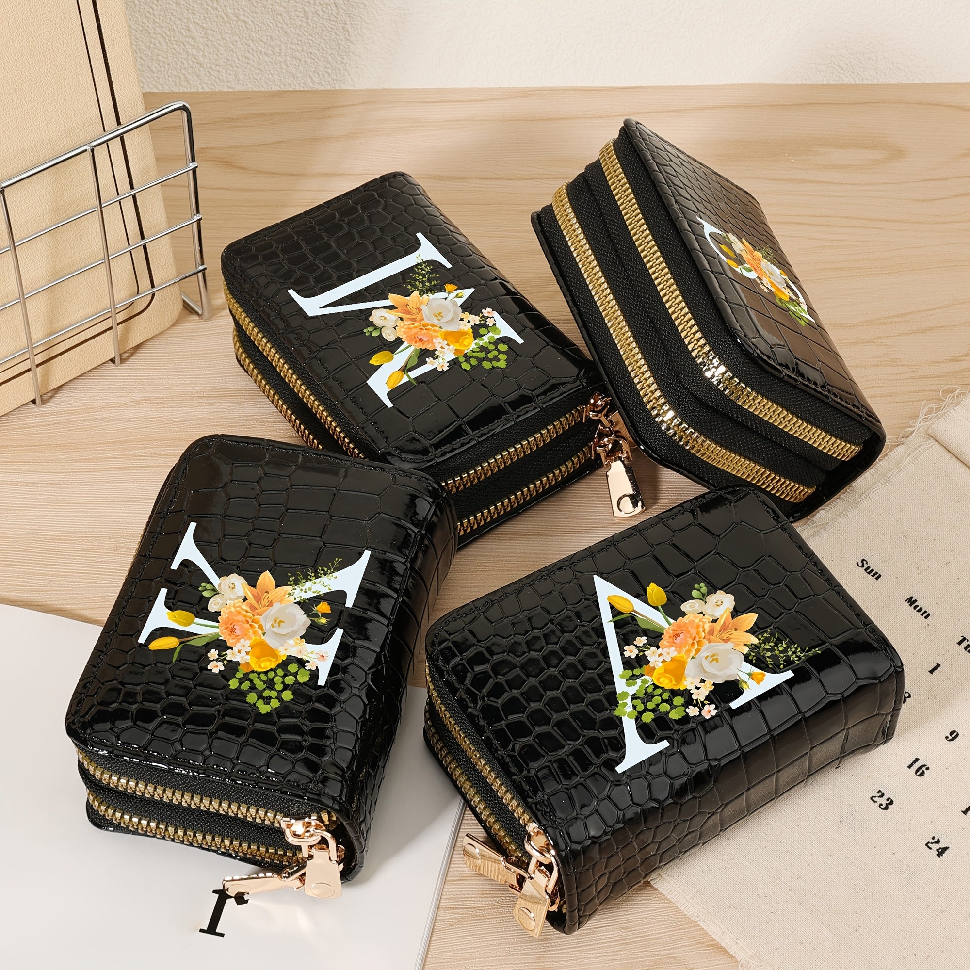 Bir nechta slotlari va zamonaviy fermuari bo'lgan mustahkam kredit karta saqlash sumkasi, maktab, yotoqxona va maktabga qaytish uchun zarur bo'lgan buyumlar uchun.