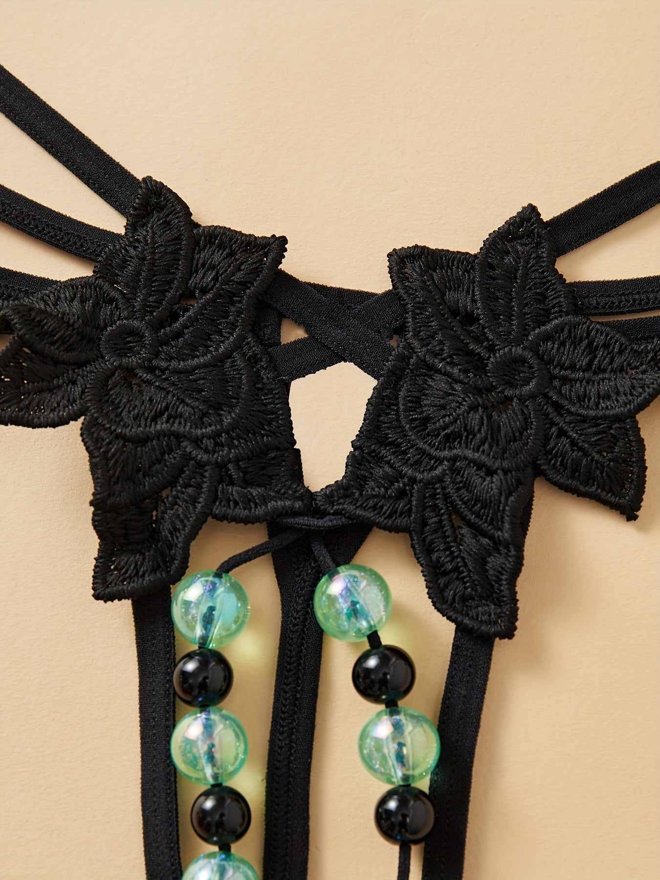 Tanga de encaje para mujer con cintura baja y detalles de cuentas, lencería sexy