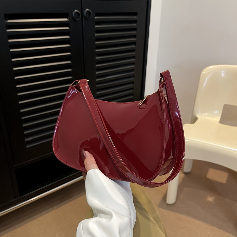 Burgundy minimalistik clutch sumkasi, zip yopilishi va qattiq yelka uzuklari bilan