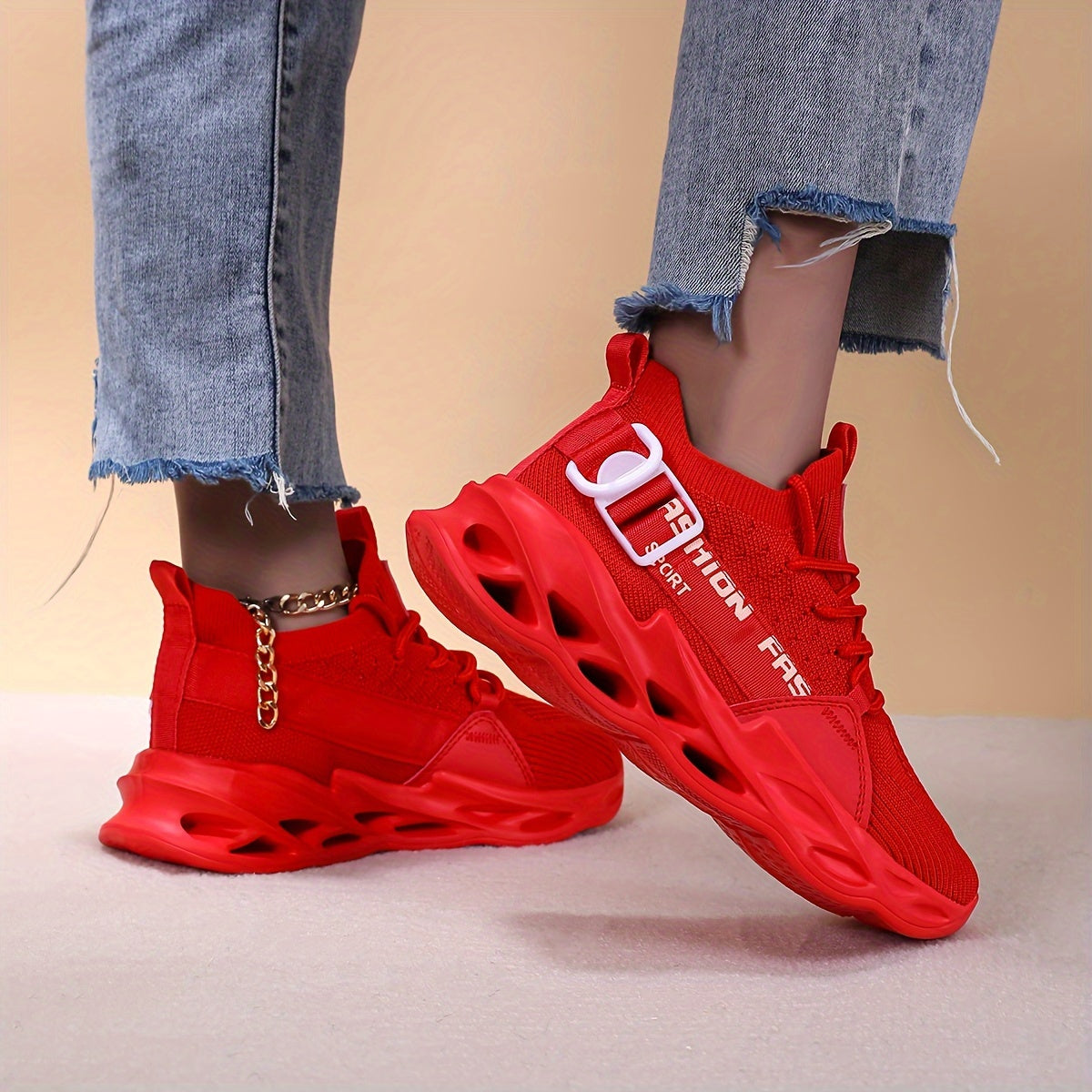 Ayollar uchun nafas oladigan qizil sneakers pastki qismi bilan lenta bilan yopiladigan kundalik poyabzal