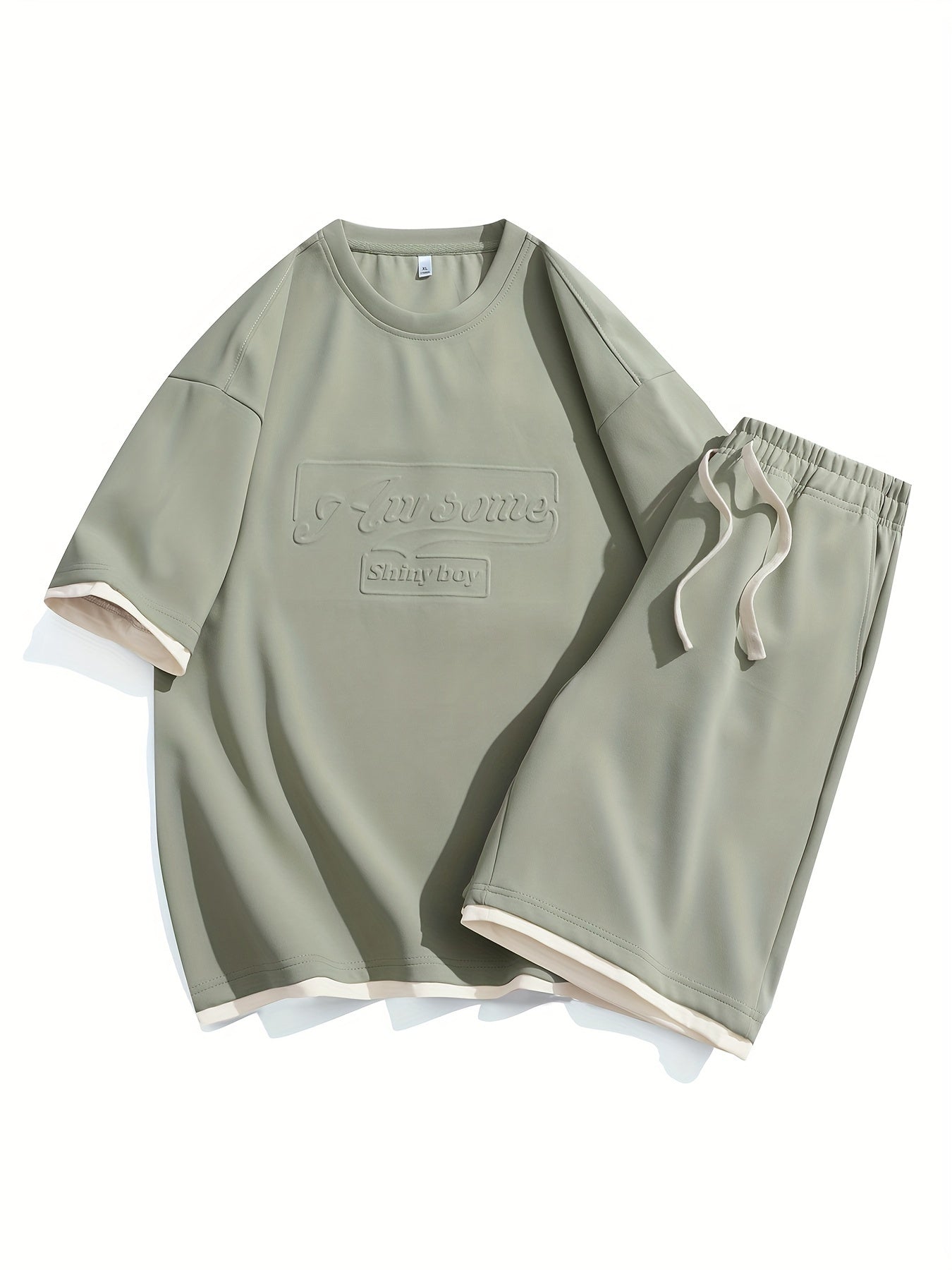 Yengil kulrang "DREAMS" printli erkaklar tasodifiy sport kiyim to'plami. 100% polyesterdan tayyorlangan, mashinada yuvish mumkin. Yozgi kiyim uchun mukammal.