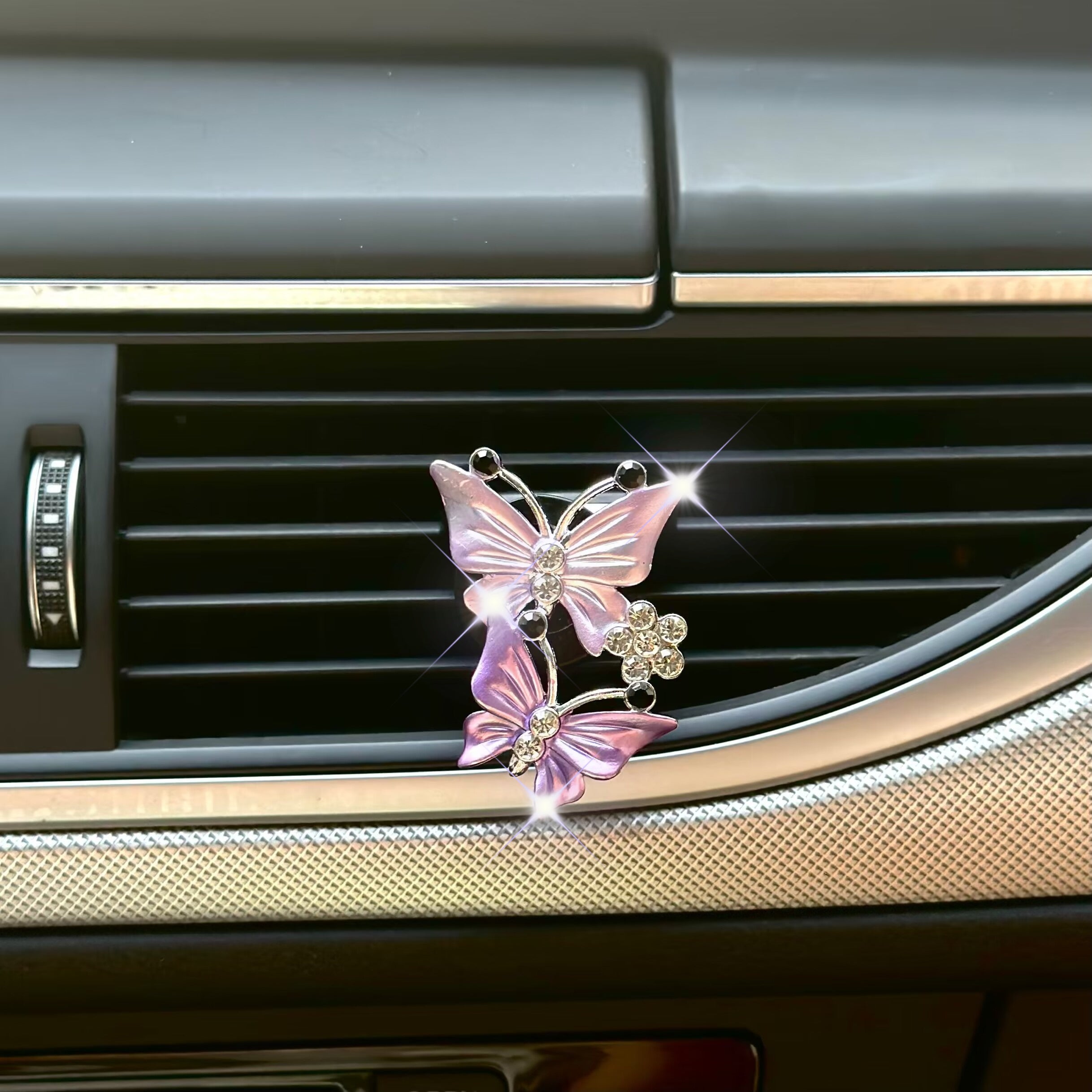 Avtomobil ichki qismi uchun ikki qanotli parvoz havoni tozalash uchun hidi bilan sun'iy olmoslar bilan klip