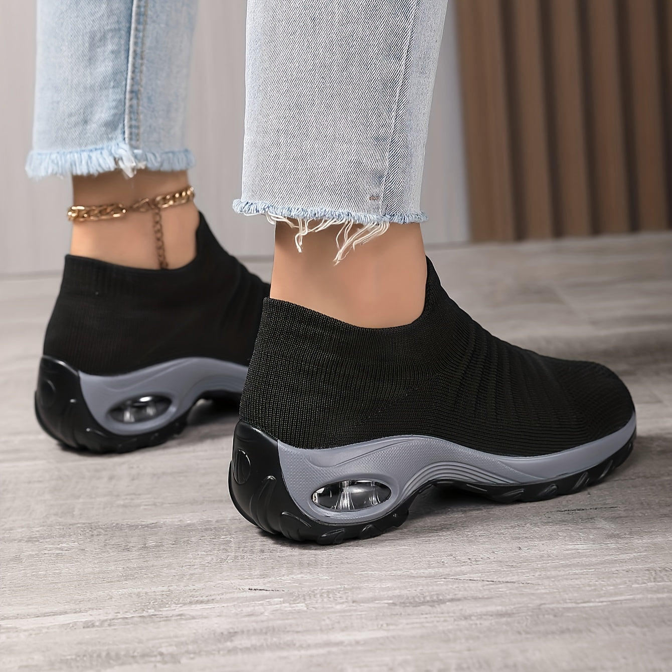 Plus Size Black Upper Gray Sole Slip-On Air Cushion Jazz Sneakers
