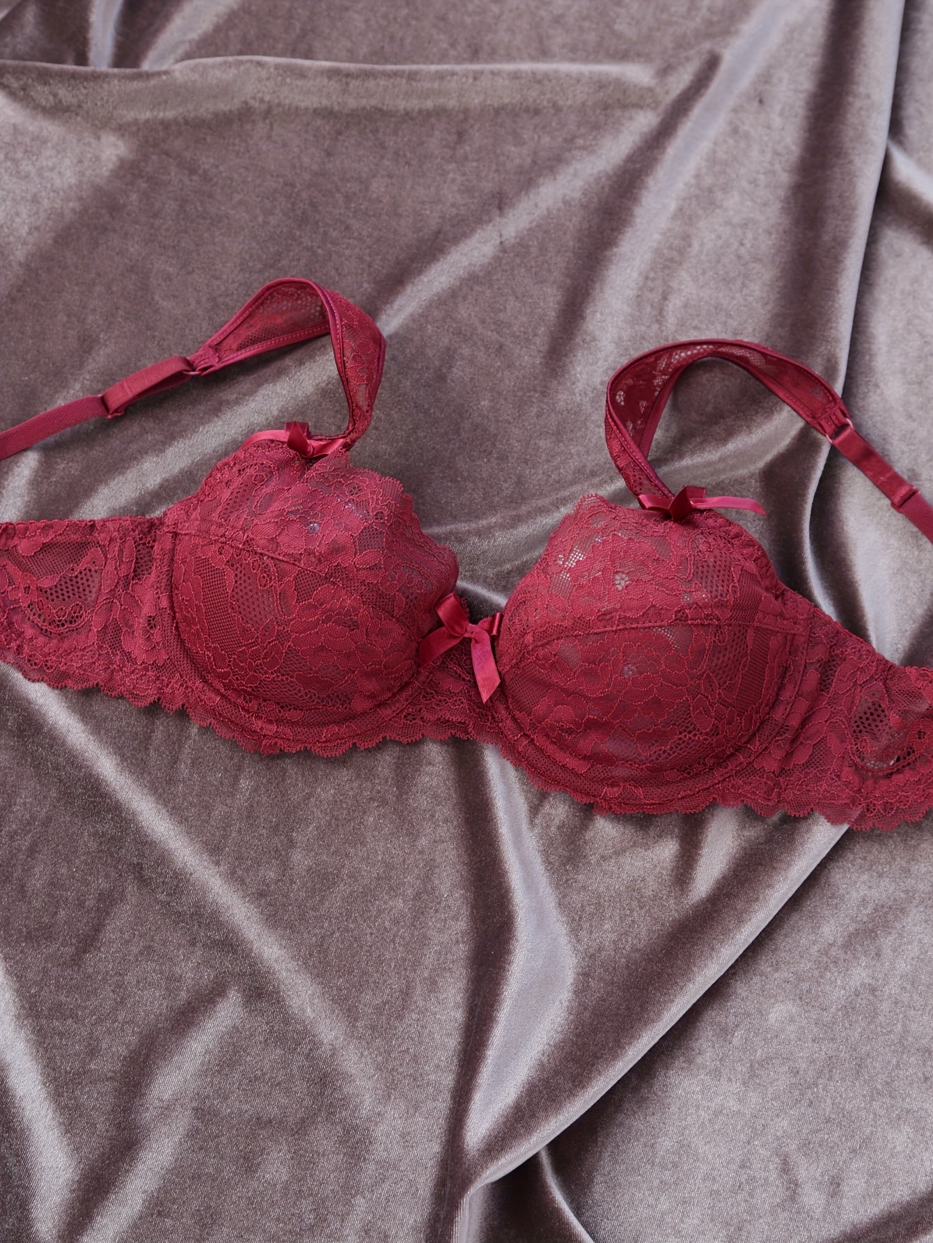 Lingerie Set with Lace and Bow Decoration for Women