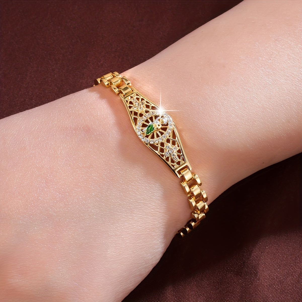 Zamonaviy Virgin Mary bilaguzuk, vintage charm va porloq kubik zirkoniy bilan - Har qanday tadbir uchun mukammal diniy aksessuar