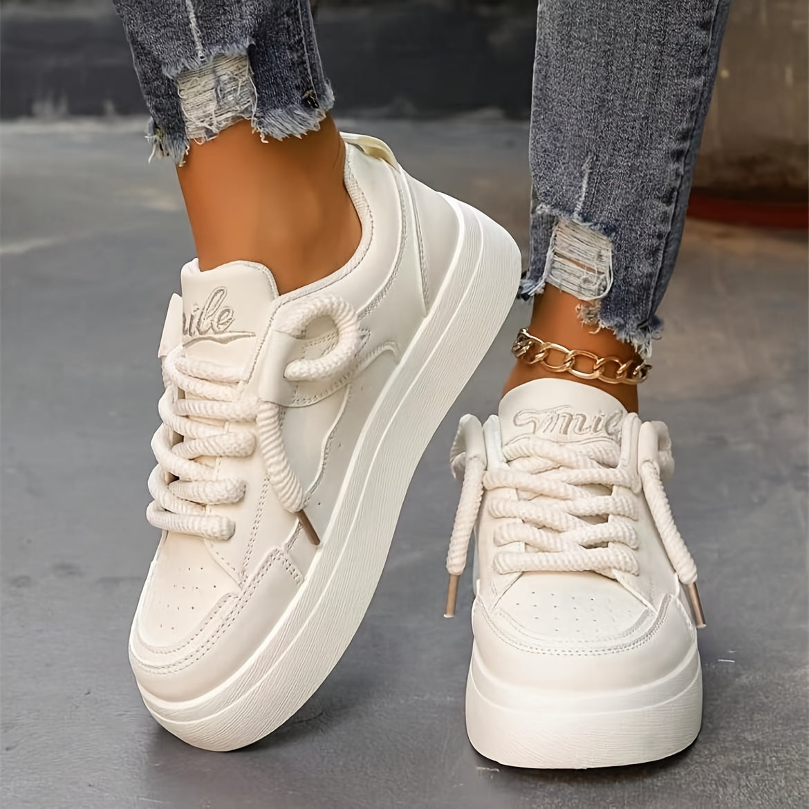 Women's Casual Lace-Up Platform Sneakers Solid Color Low Top Comfortable Shoes