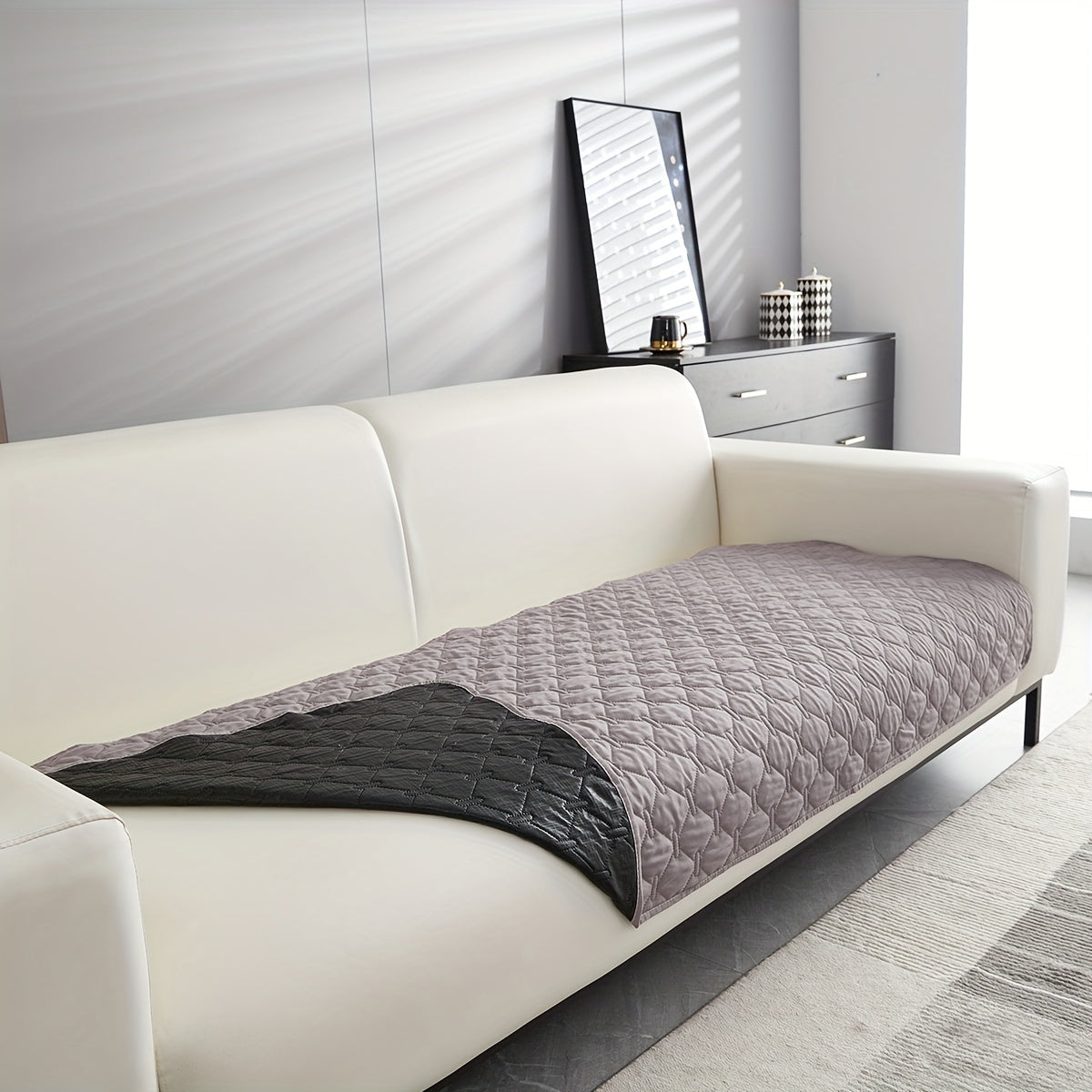 Waterproof Machine Washable Pet Blanket with Stain-Resistant Checkered Pattern for Furniture Beds and Sofas