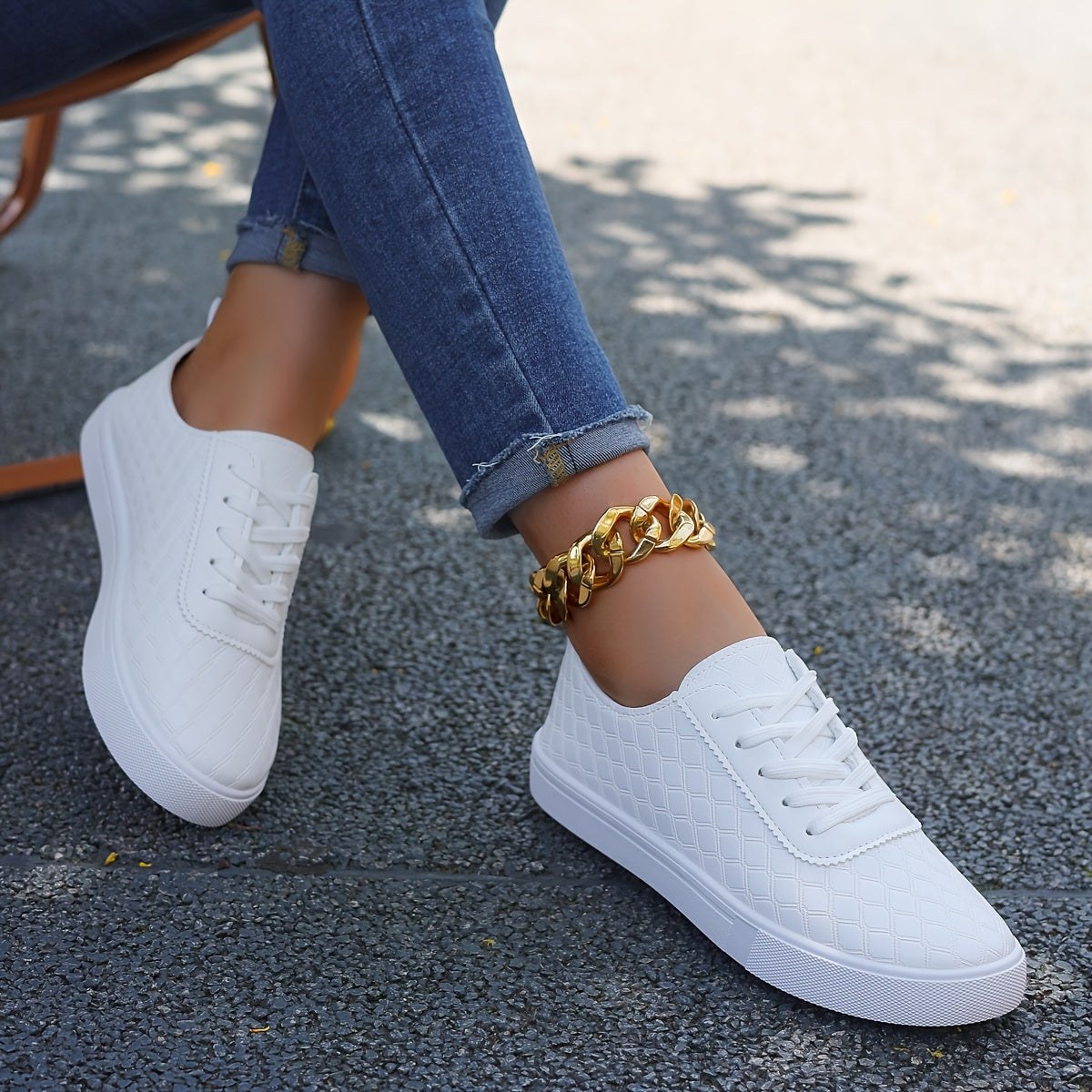 Women’s Casual Sneakers Lightweight Quilted White Low-Top Lace-Up Shoes