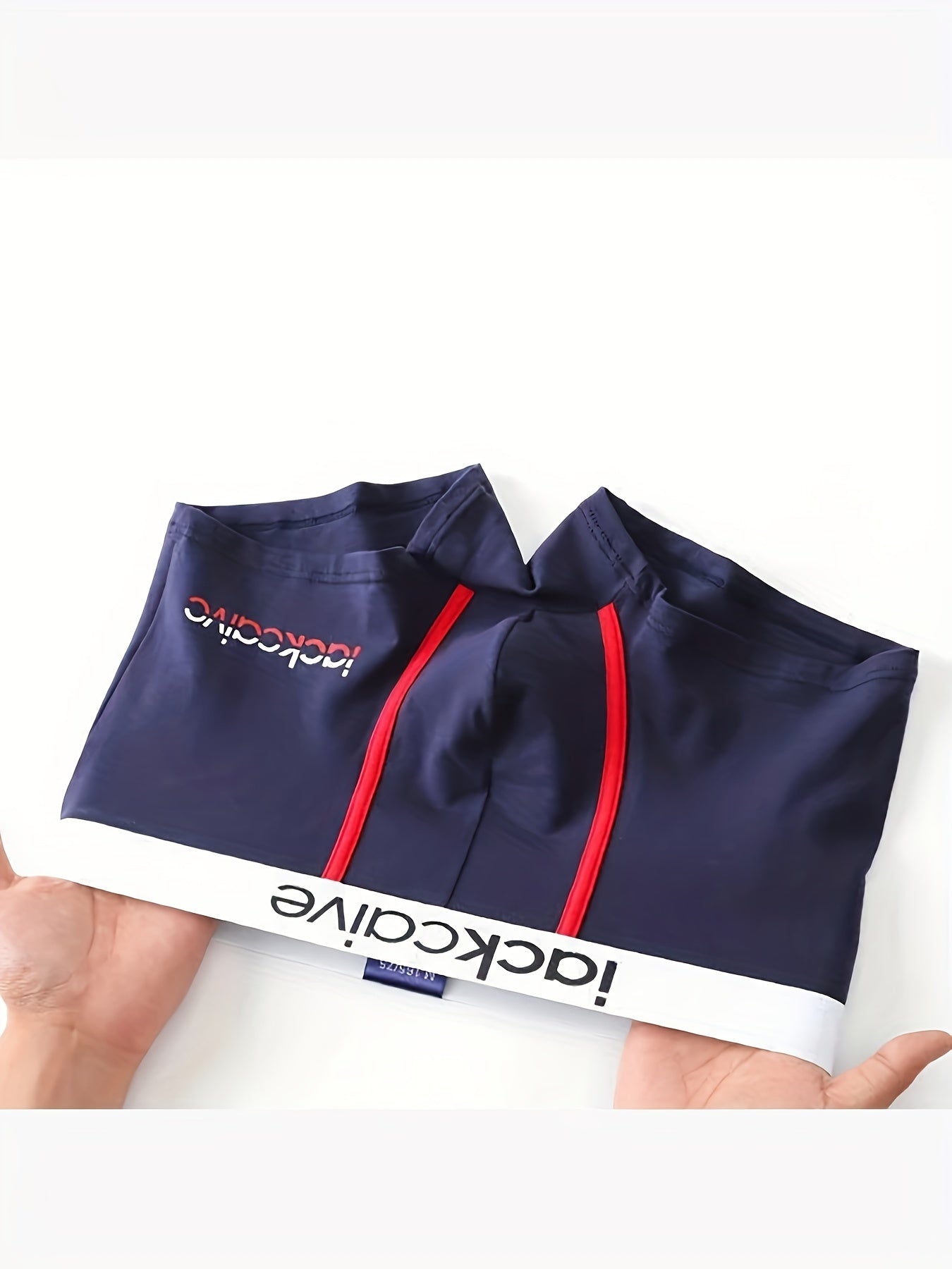 Erkaklar uchun turli uslublar va ranglarda yuqori sifatli paxta boxer shortlari.