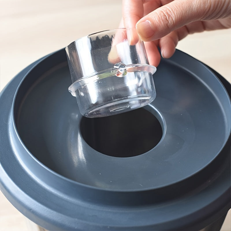 Bir dona shaffof o'lchov stakani, plastik suyuq qo'shish qopqog'i va aralashtirish qopqog'i bilan, oziq-ovqat darajasidagi aralashtirgichlar bilan ishlatish uchun mos. Hajmi: 100mL.